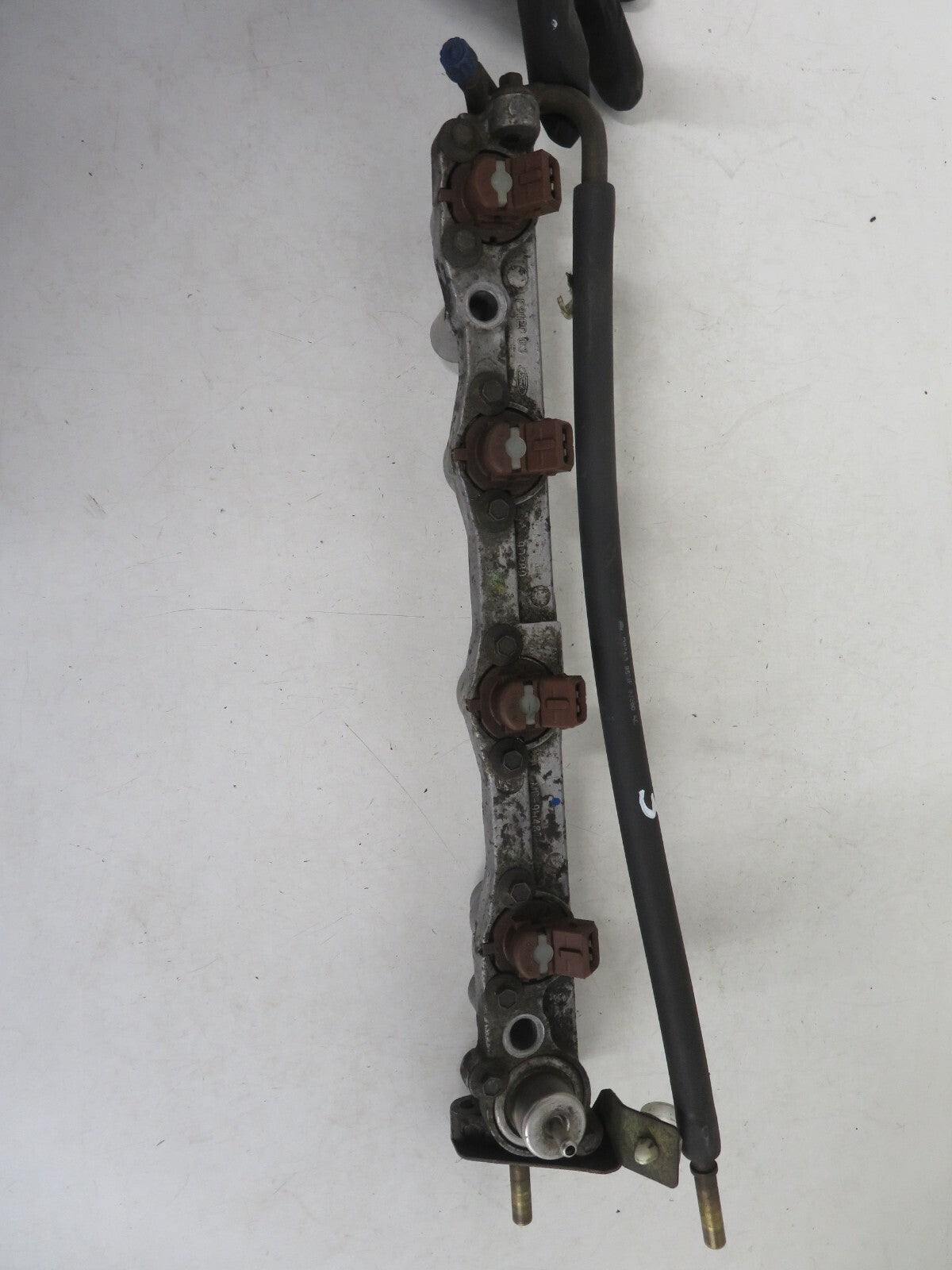 FORD FIESTA FUEL RAIL WITH INJECTORS MF-9H487 1997-2002 1350-3