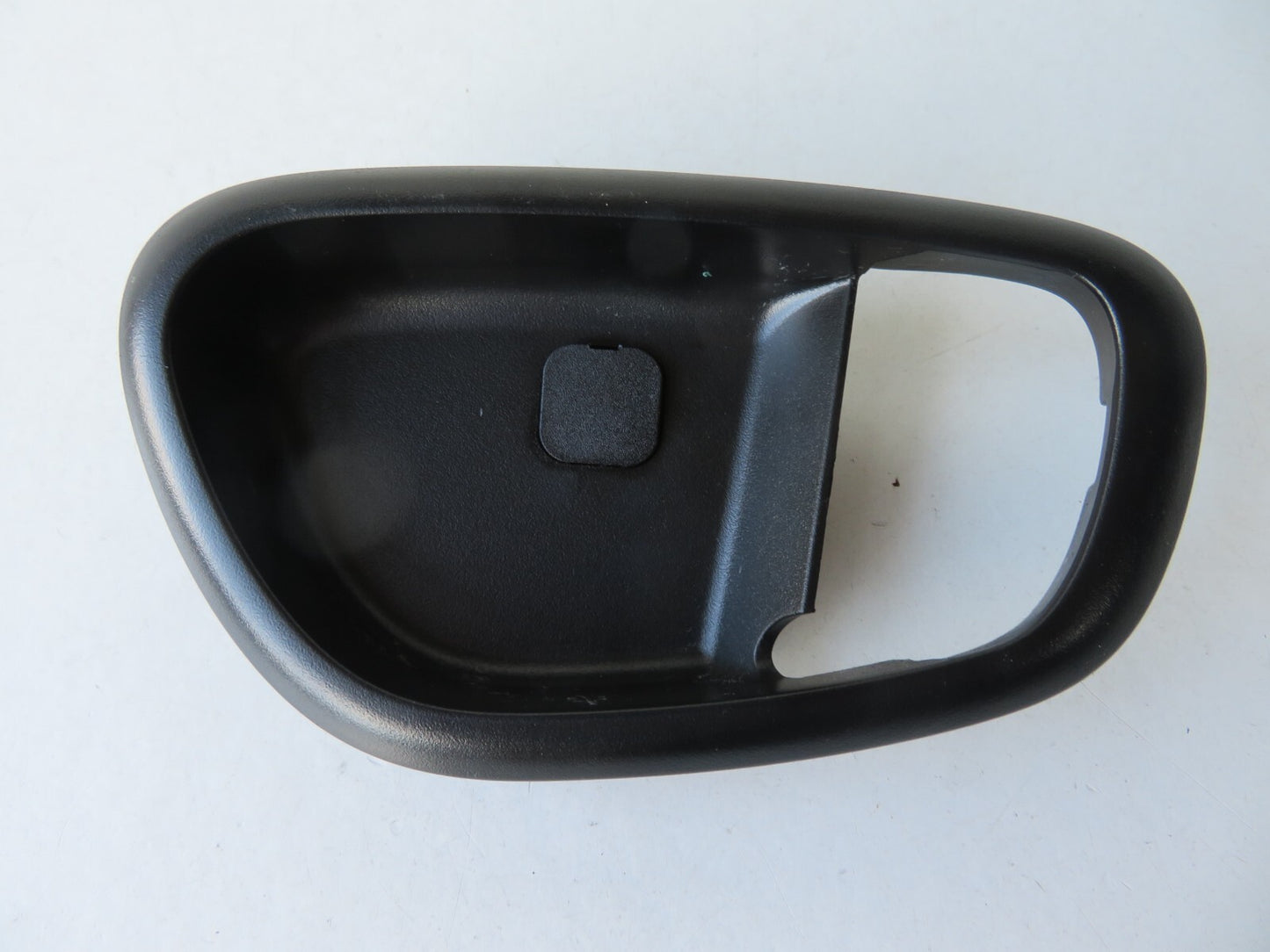 HYUNDAI I10 OSR INTERIOR DOOR HANDLE TRIM 2010-2012 A0924-9