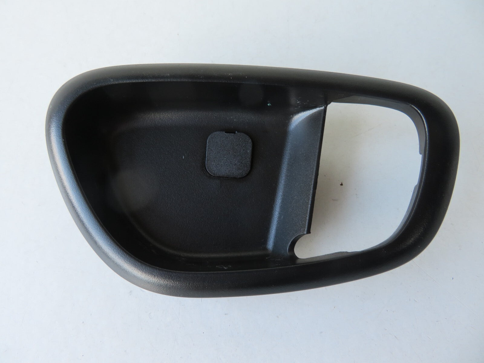 HYUNDAI I10 OSR INTERIOR DOOR HANDLE TRIM 2010-2012 A0924-9