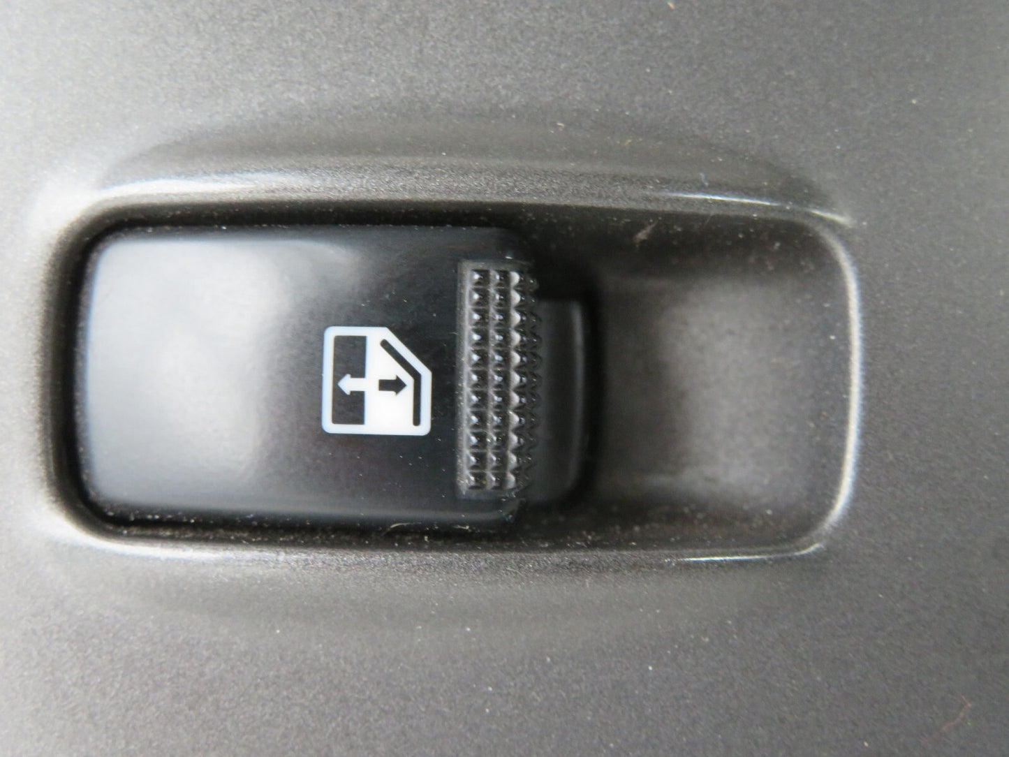 HYUNDAI MATRIX NS PASSENGER WINDOW SWITCH 93580-17100 2001-2006 A1343-5