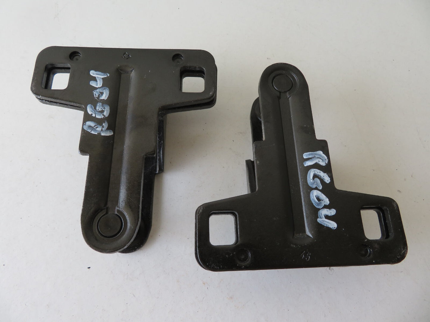 BMW X5 E53 LOWER TAILGATE LOCK LATCHES PAIR 2004-2007 RG04 SA