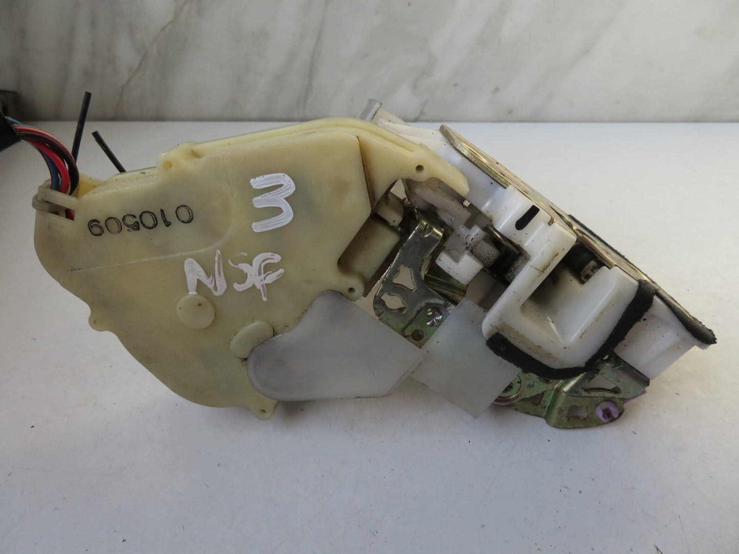 HONDA STREAM NSF DOOR LOCK CATCH 2000-2006 A1431-3