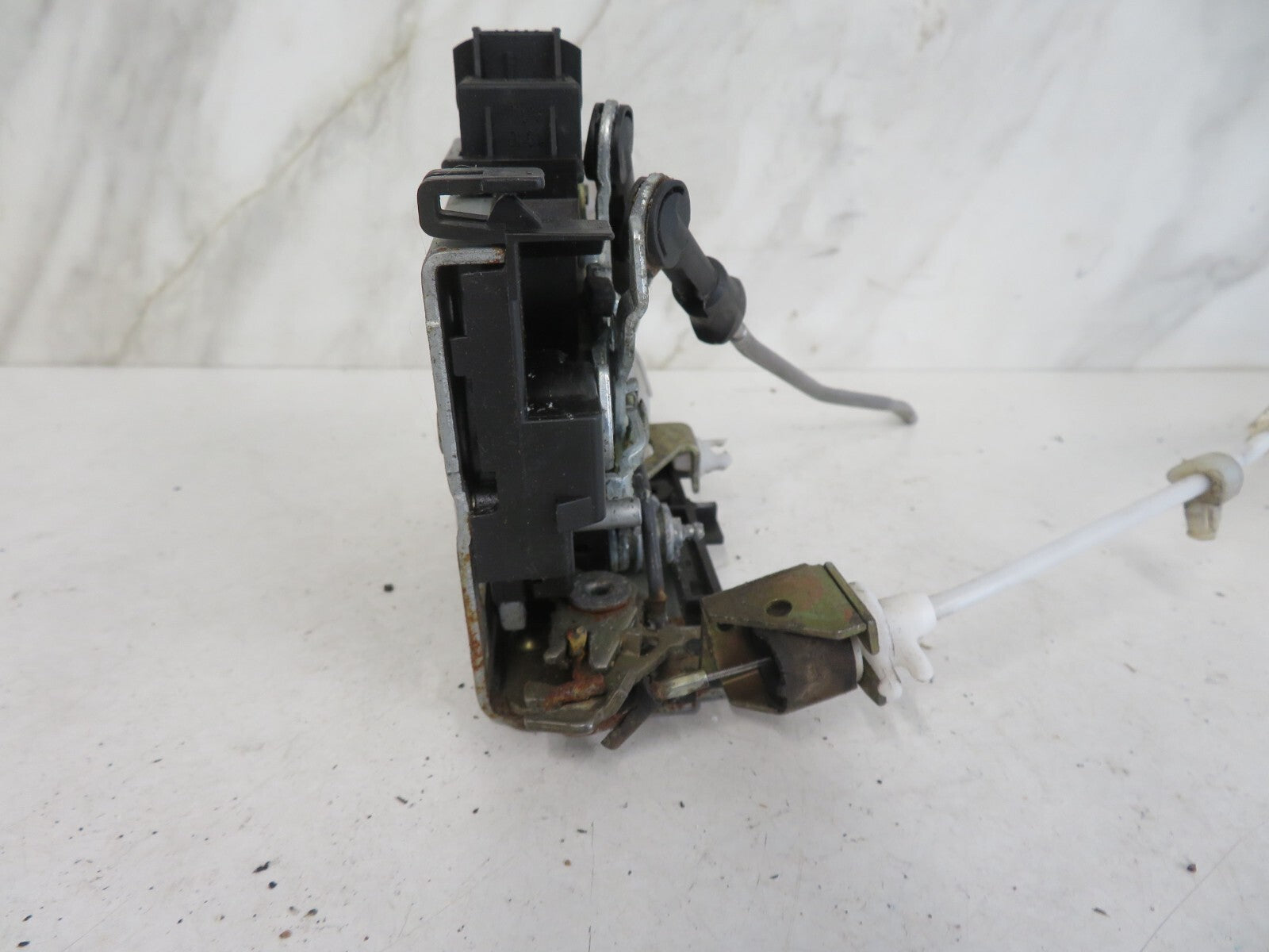 AUDI A8 D2 OSF DOOR LOCK CATCH 8D2837015F 1998-2002 1636-9