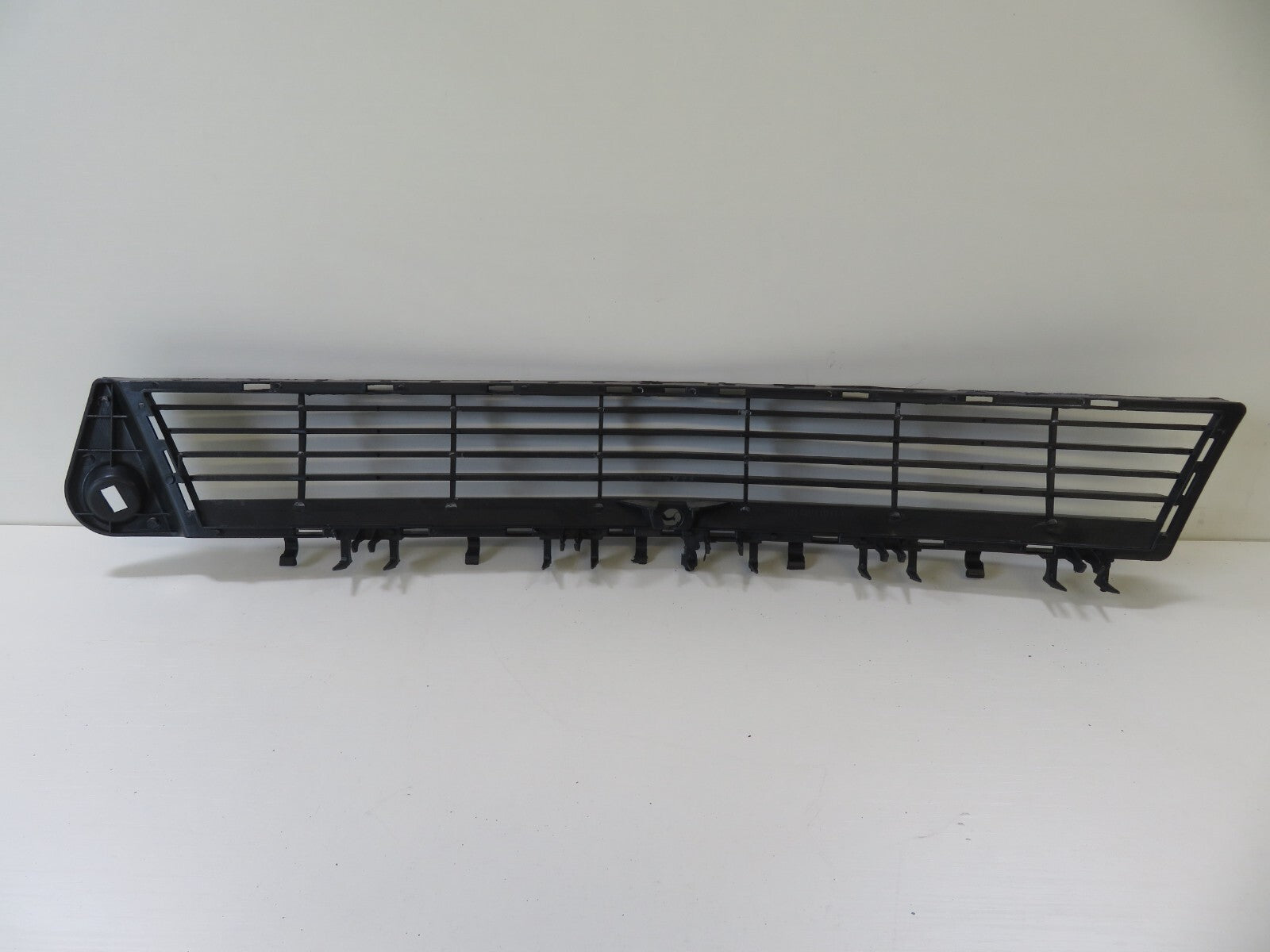 FRONT GRILL FOR VAUXHALL VECTRA FOR YEARS 2003-2005
