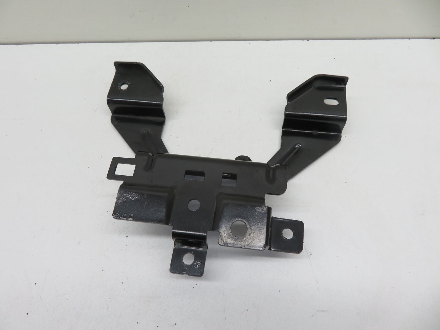 FORD FIESTA MK7 ST180 FRONT BONNET LATCH BRACKET AV11-A16860-A 2013-2017 1508-16