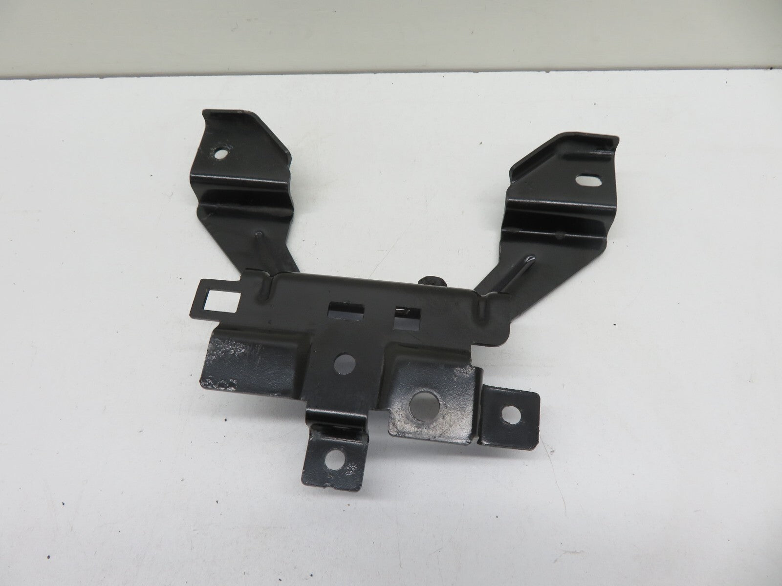 FORD FIESTA MK7 ST180 FRONT BONNET LATCH BRACKET AV11-A16860-A 2013-2017 1508-16