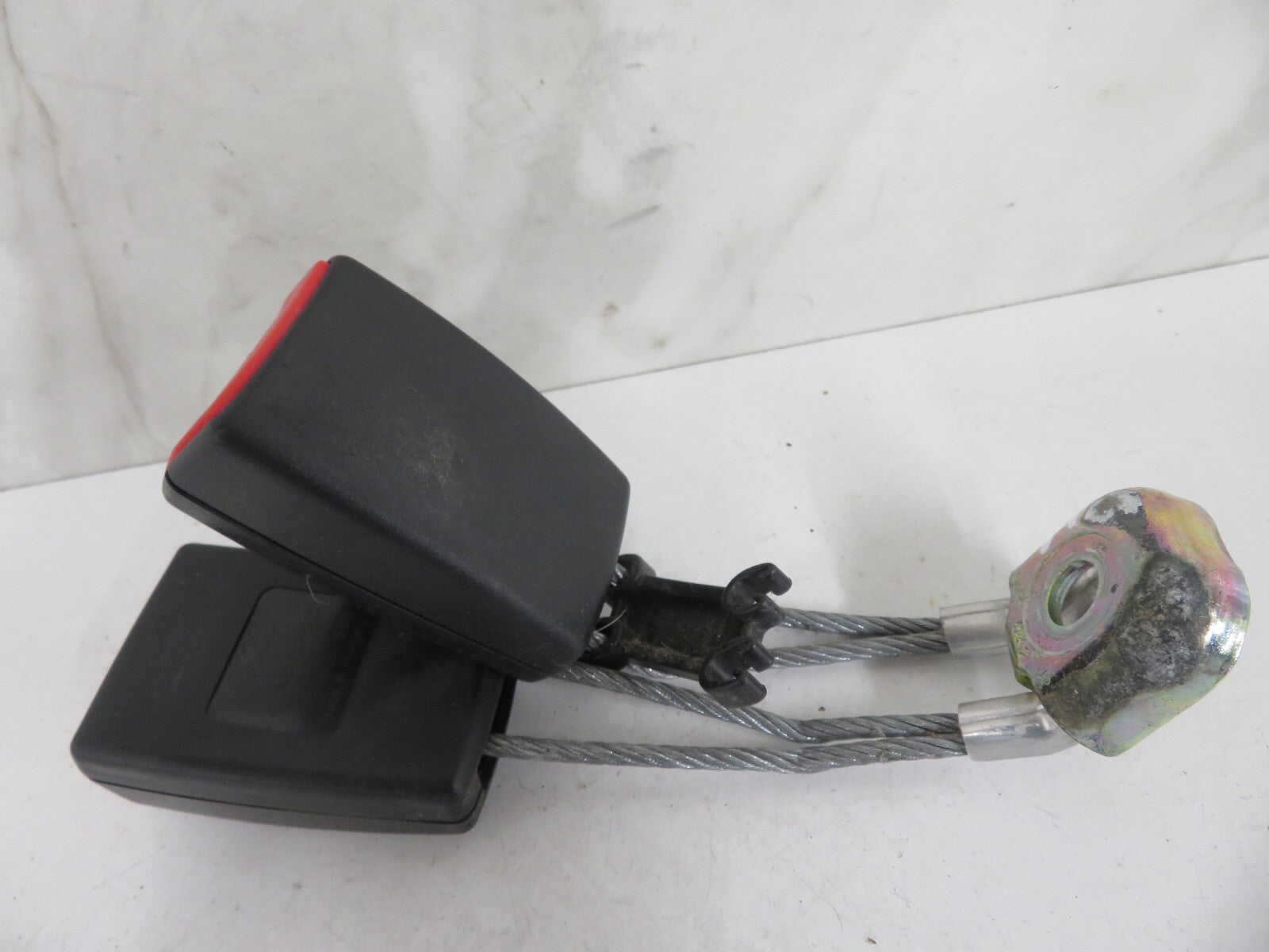 AUDI A8 D2 REAR SEAT BELT BUCKLE 4D0857739 1998-2002 A1652-11