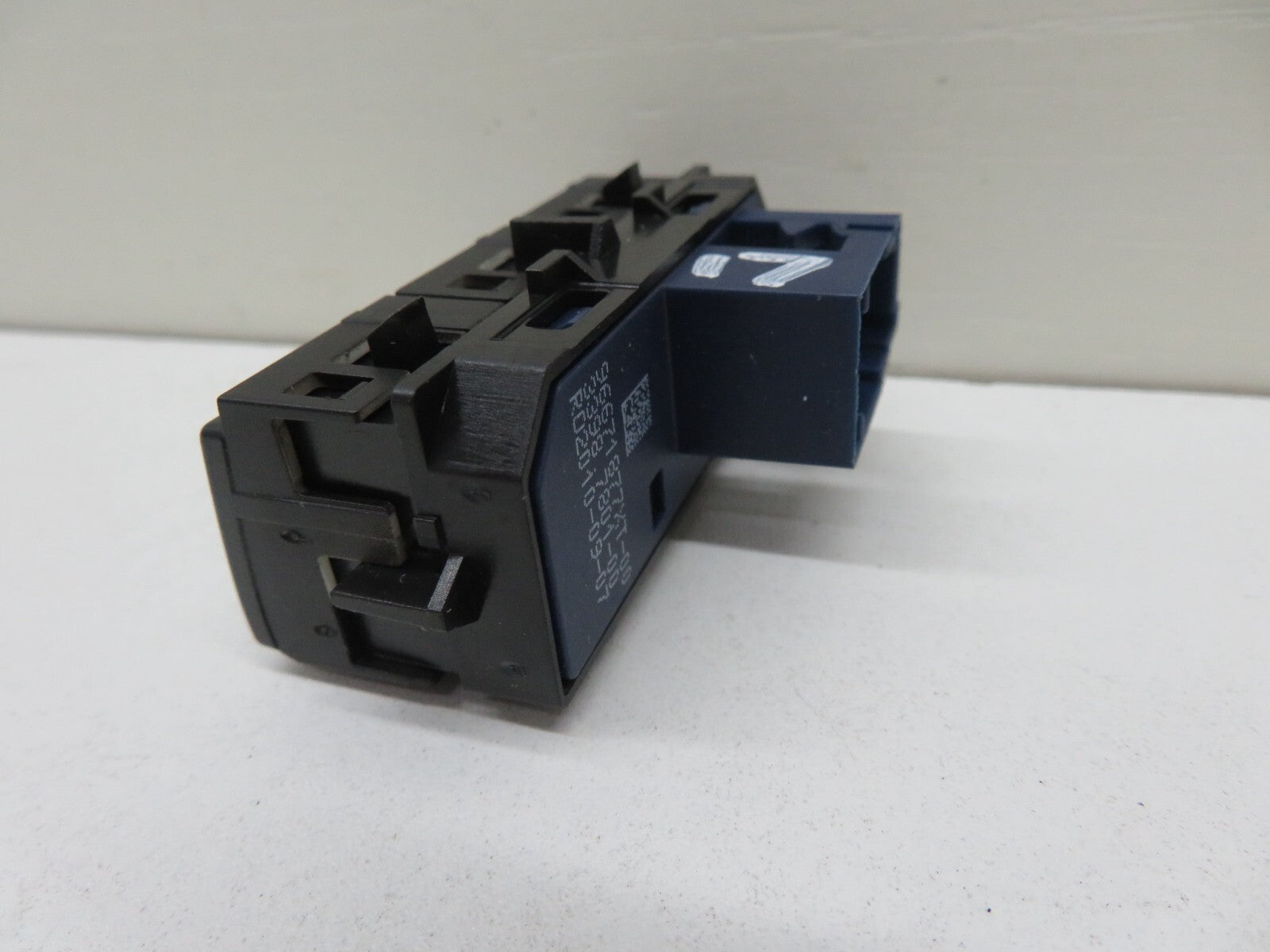 PEUGEOT 3008 CHILD LOCK SWITCH 96671877XT 2008-2016 1338-17