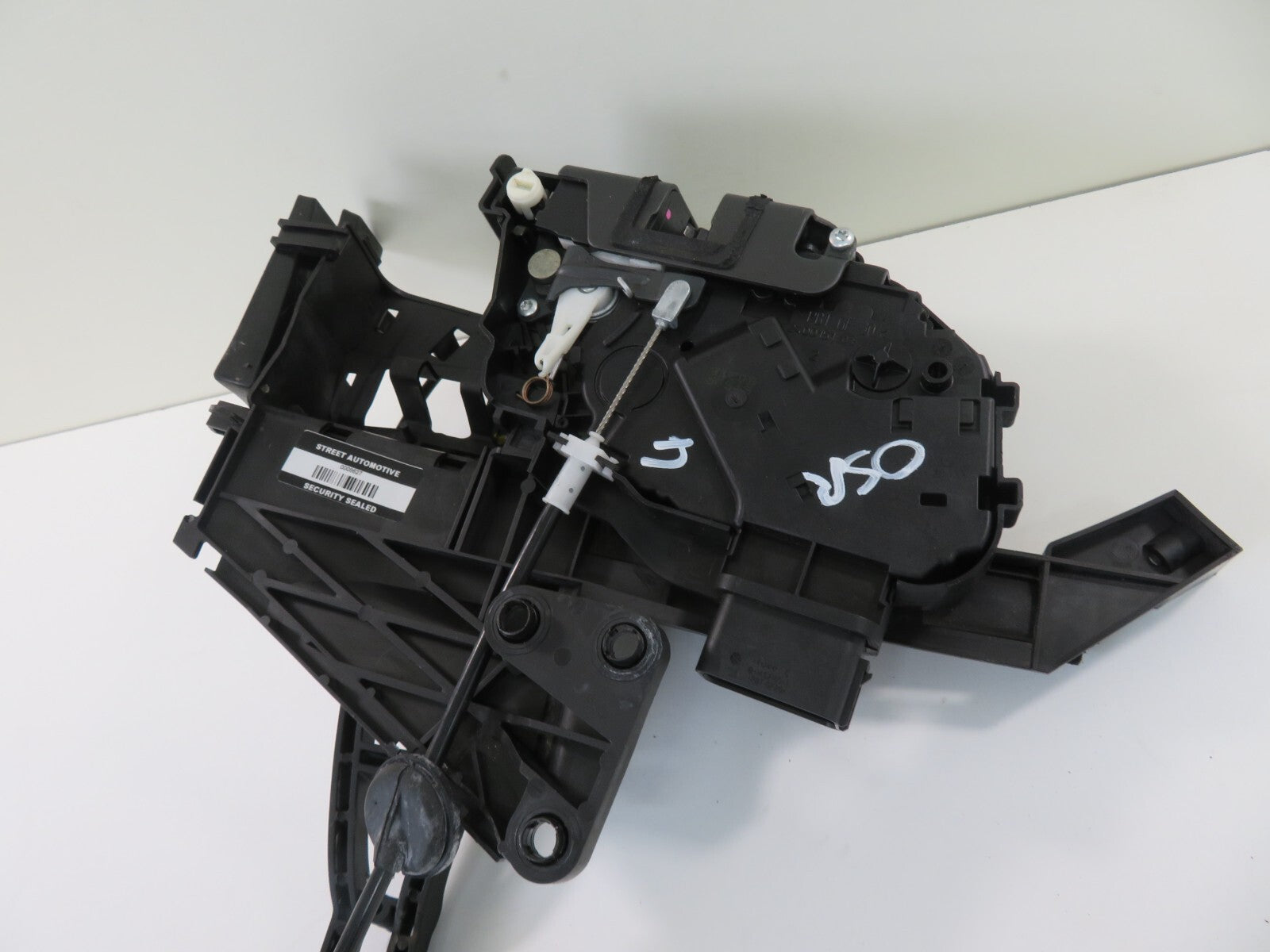 FORD C-MAX OSR RIGHT REAR DOOR LOCK CATCH 3M5A-R26412-ES 2006-2010 1401-4