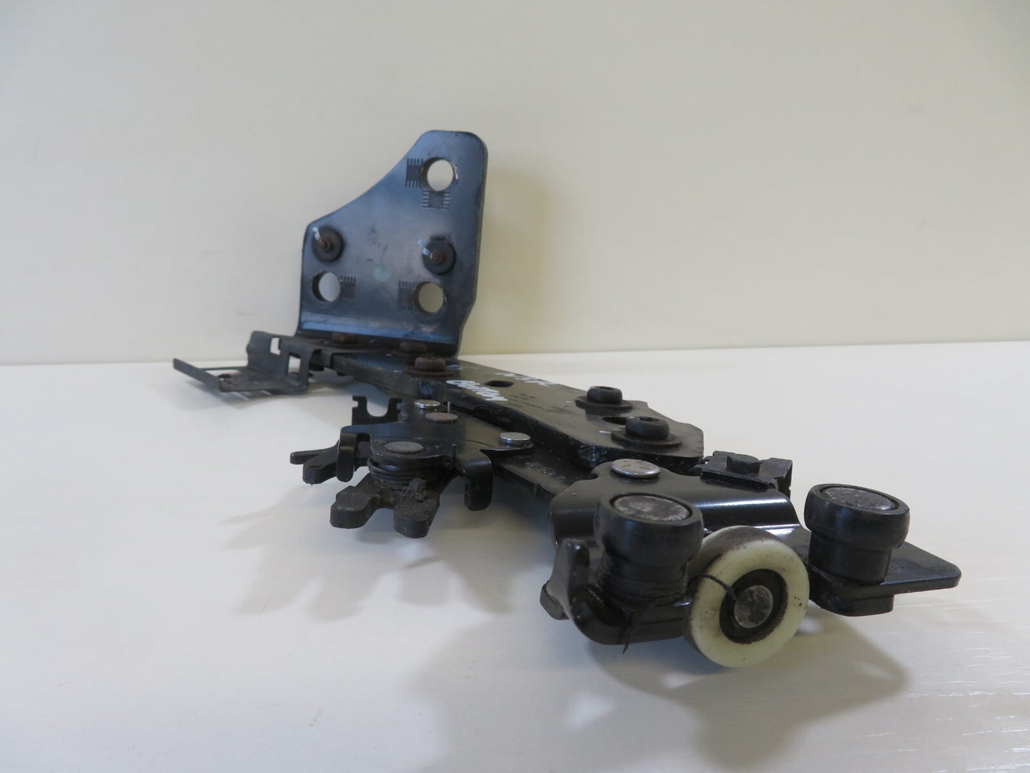 FORD C MAX GRAND NSR BOTTOM GUIDE ROLLER HINGE AM51-U25001-AF 2011-2015 1507-5