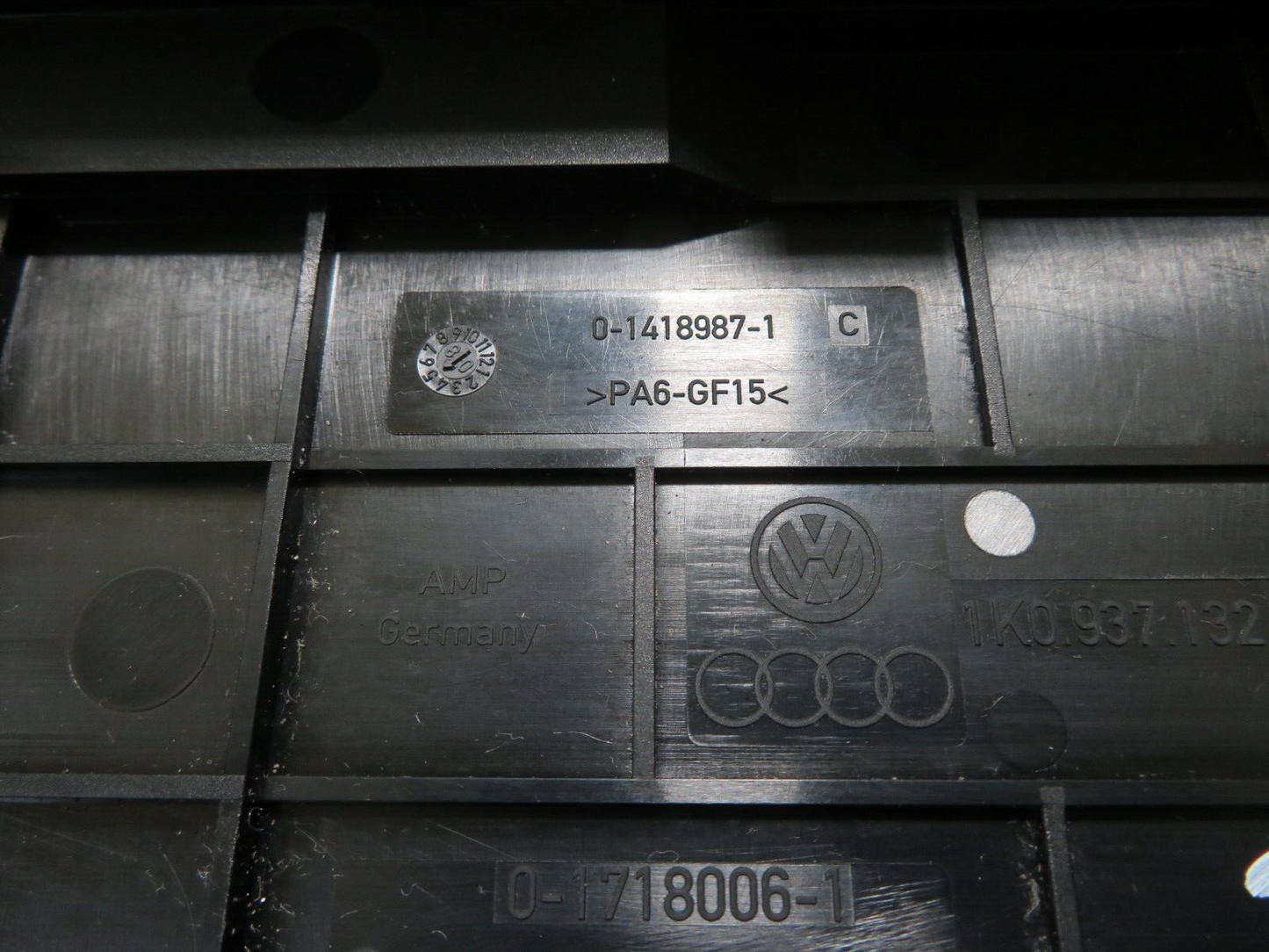 VOLKSWAGEN VW TOURAN ENGINE BAY FUSE BOX COVER 1K0937132 2003-2009 1701-26