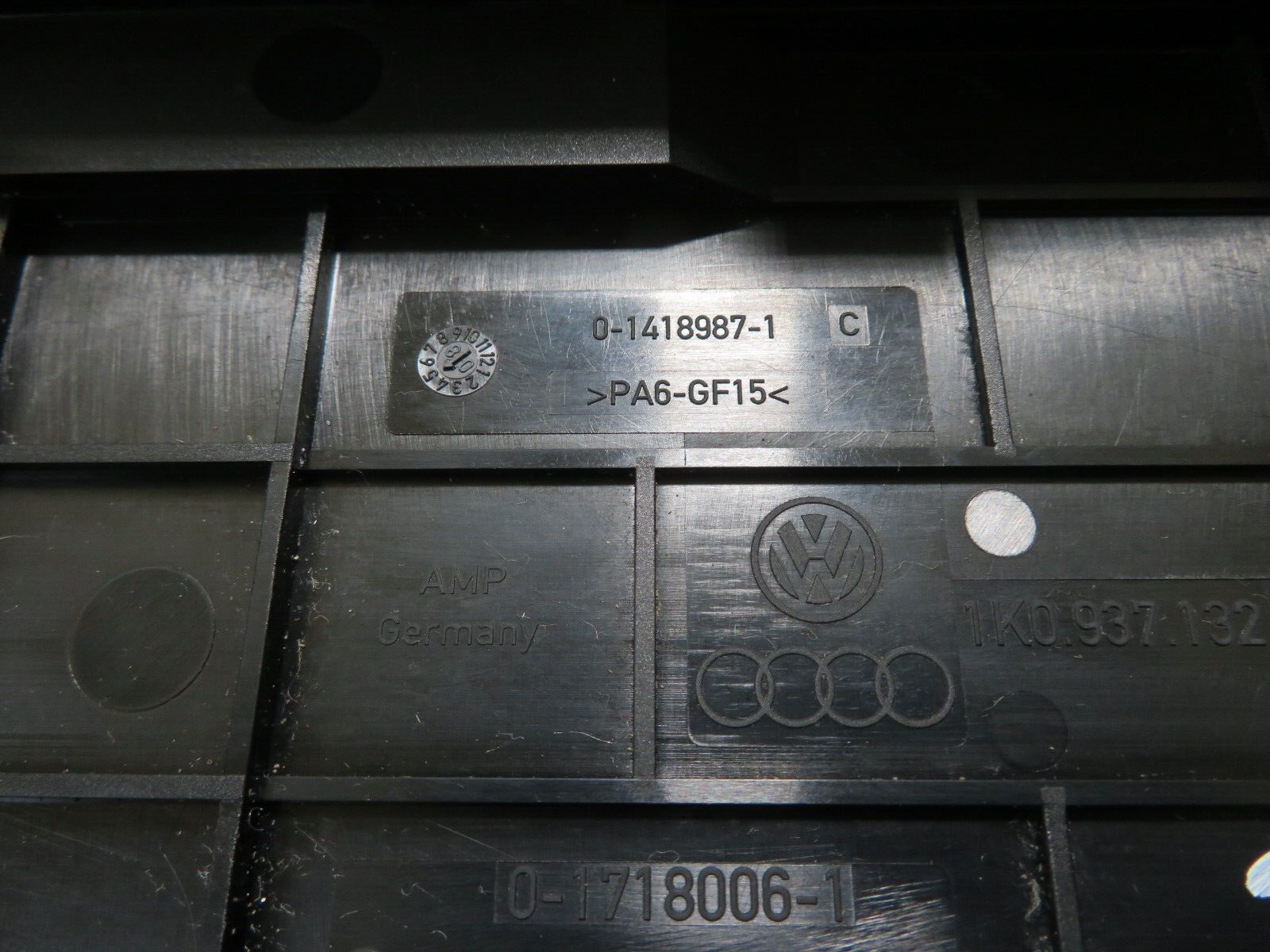 VOLKSWAGEN VW TOURAN ENGINE BAY FUSE BOX COVER 1K0937132 2003-2009 1701-26