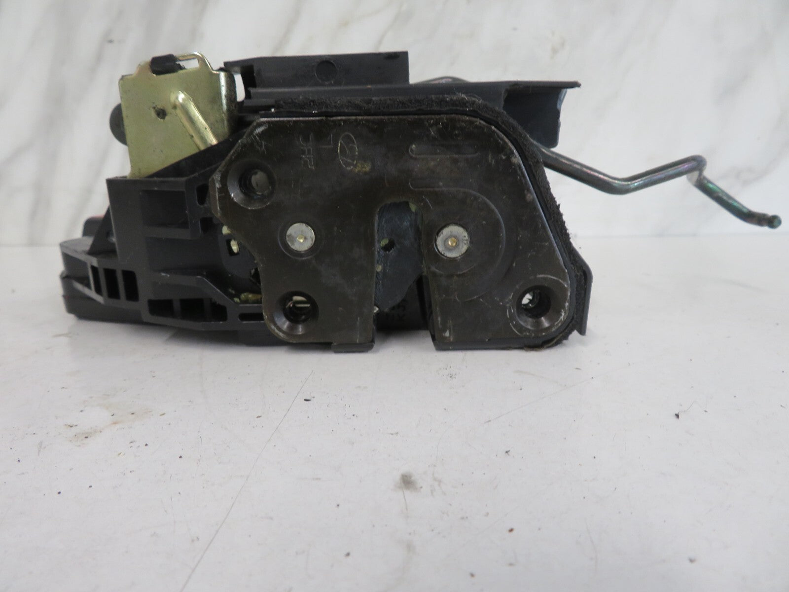 HYUNDAI MATRIX NSF PASSENGER DOOR LOCK CATCH 2005-2009 HYMIX1411-4