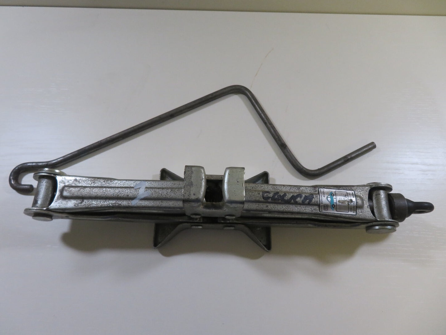 TOYOTA CELICA COROLLA PRIUS CAR SCISSOR JACK 09111-20110 MIX1539-1