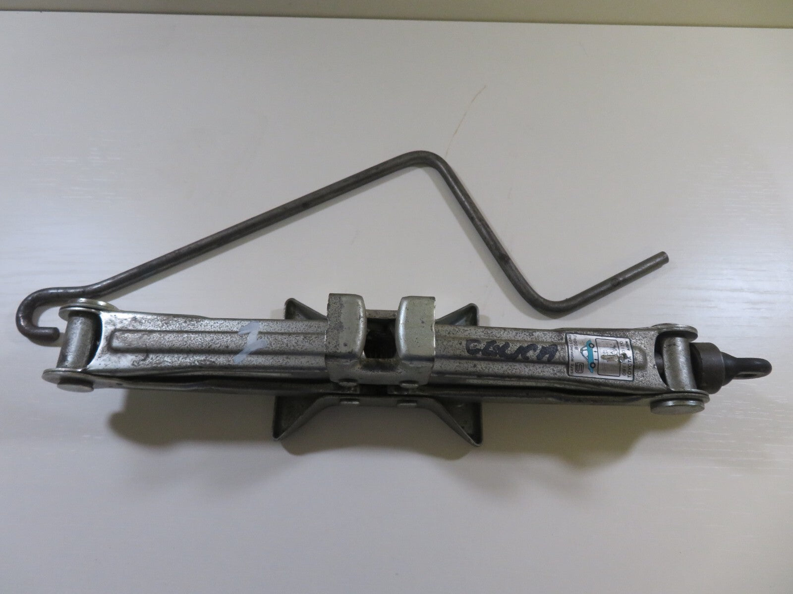 TOYOTA CELICA COROLLA PRIUS CAR SCISSOR JACK 09111-20110 MIX1539-1