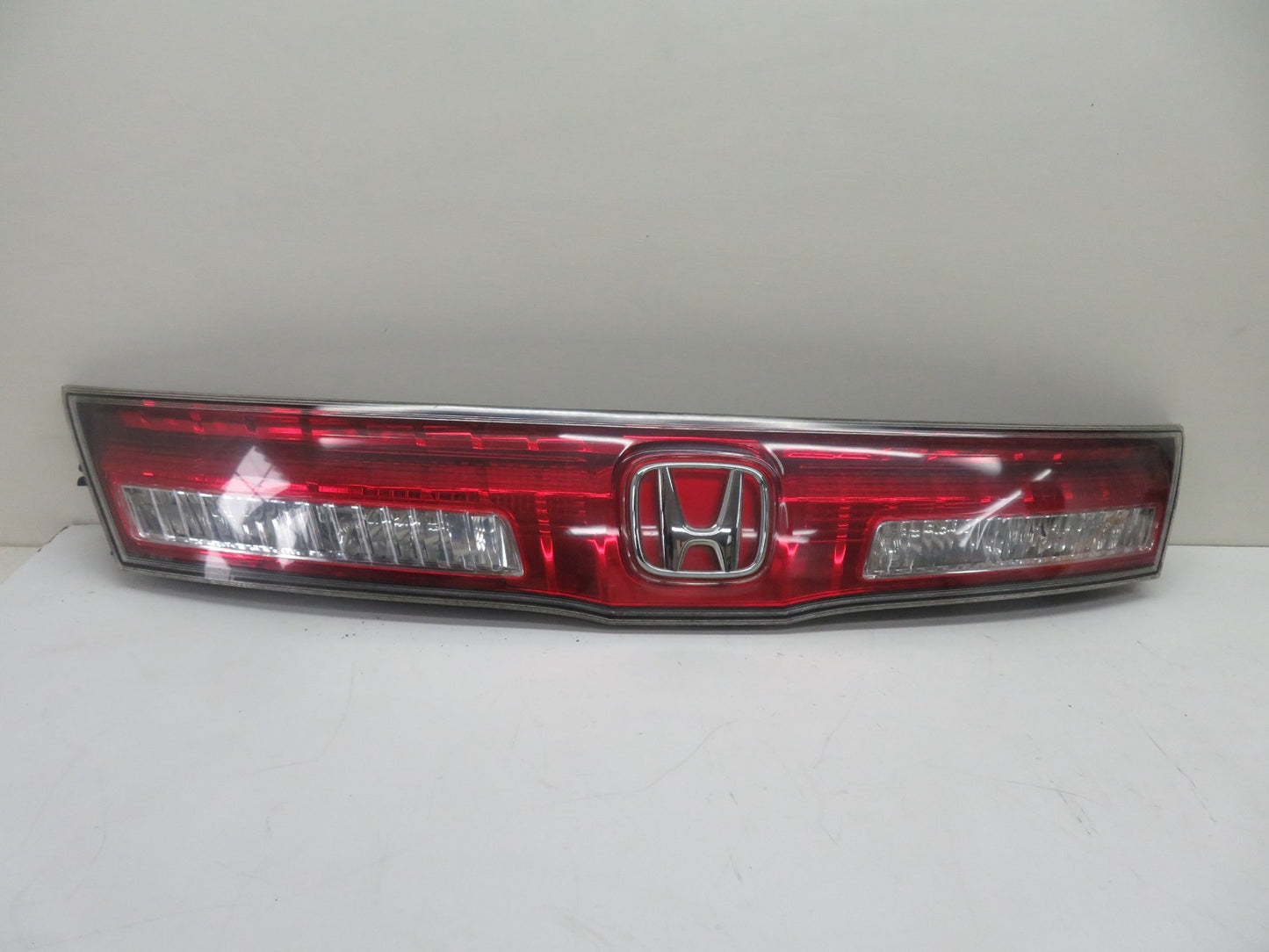 HONDA CIVIC MK8 REAR CENTER TAIL LIGHT HANDLE 2006-2011