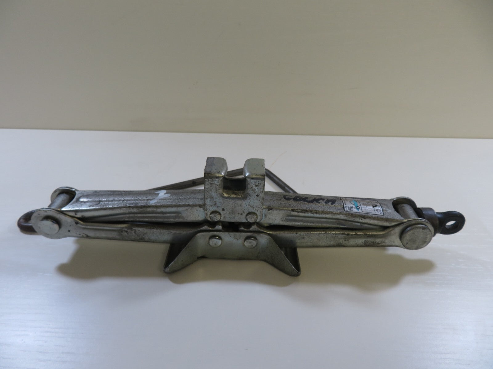 TOYOTA CELICA COROLLA PRIUS CAR SCISSOR JACK 09111-20110 MIX1539-1