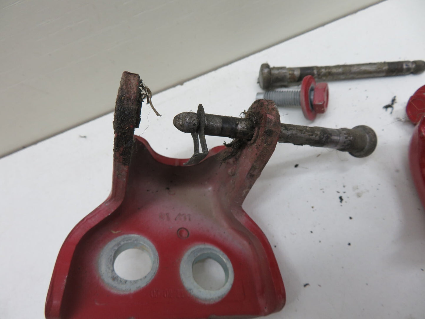 CITROEN BERLINGO MK2 OSF DRIVER FRONT DOOR HINGES RED 2008-2018 1700-16