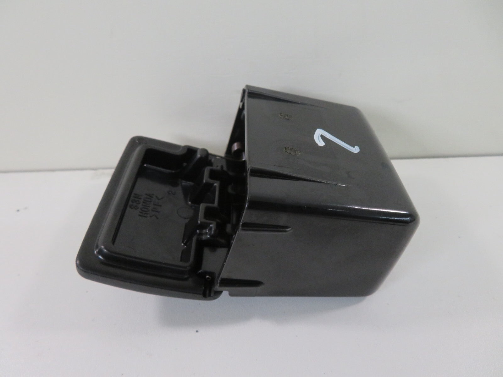 HONDA CRV MK2 REAR ASHTRAY 2002-2007 1407-7