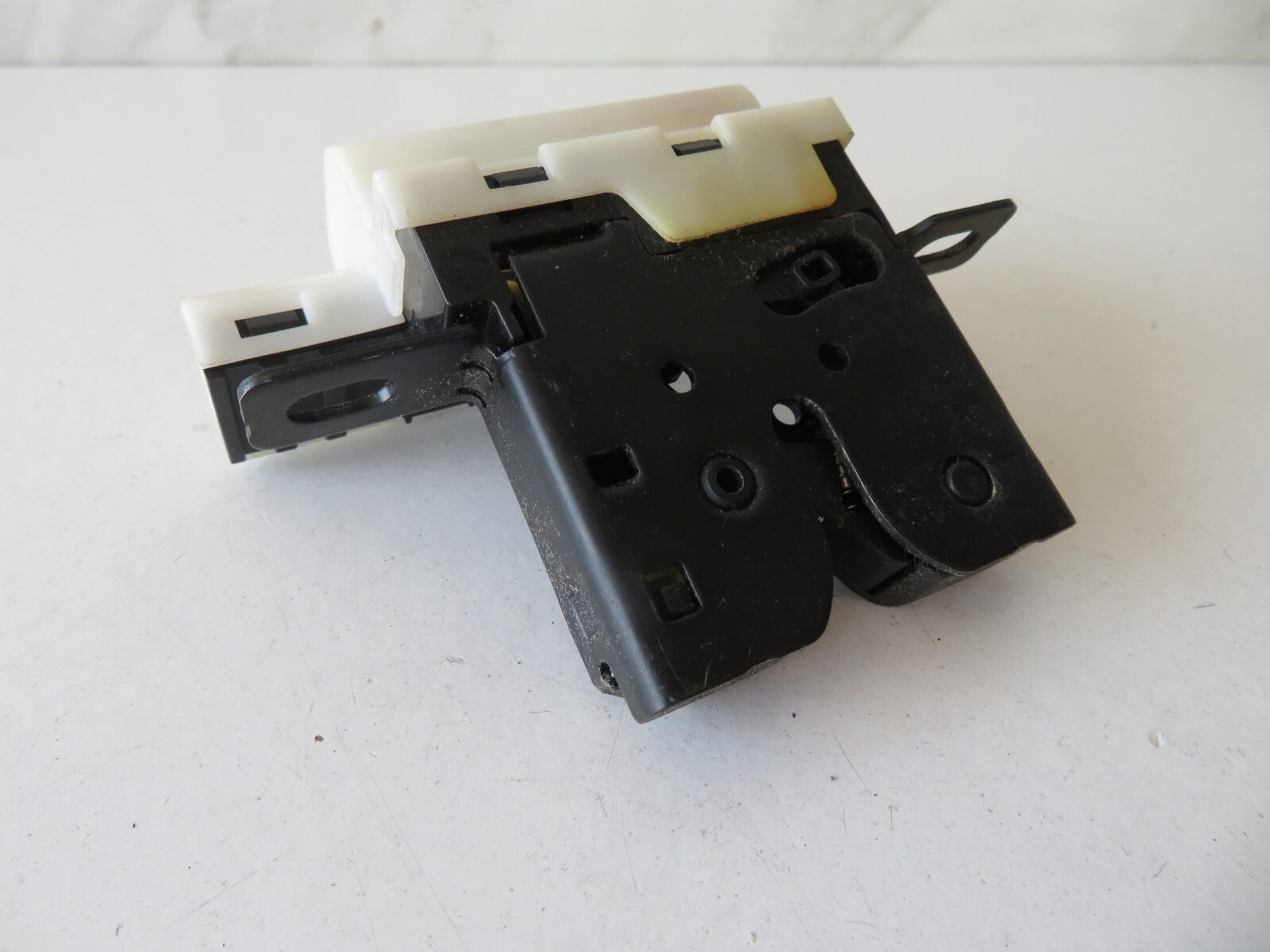 RENAULT SCENIC MK1 BOOT LOCK CATCH 1996-2003 AMS1351