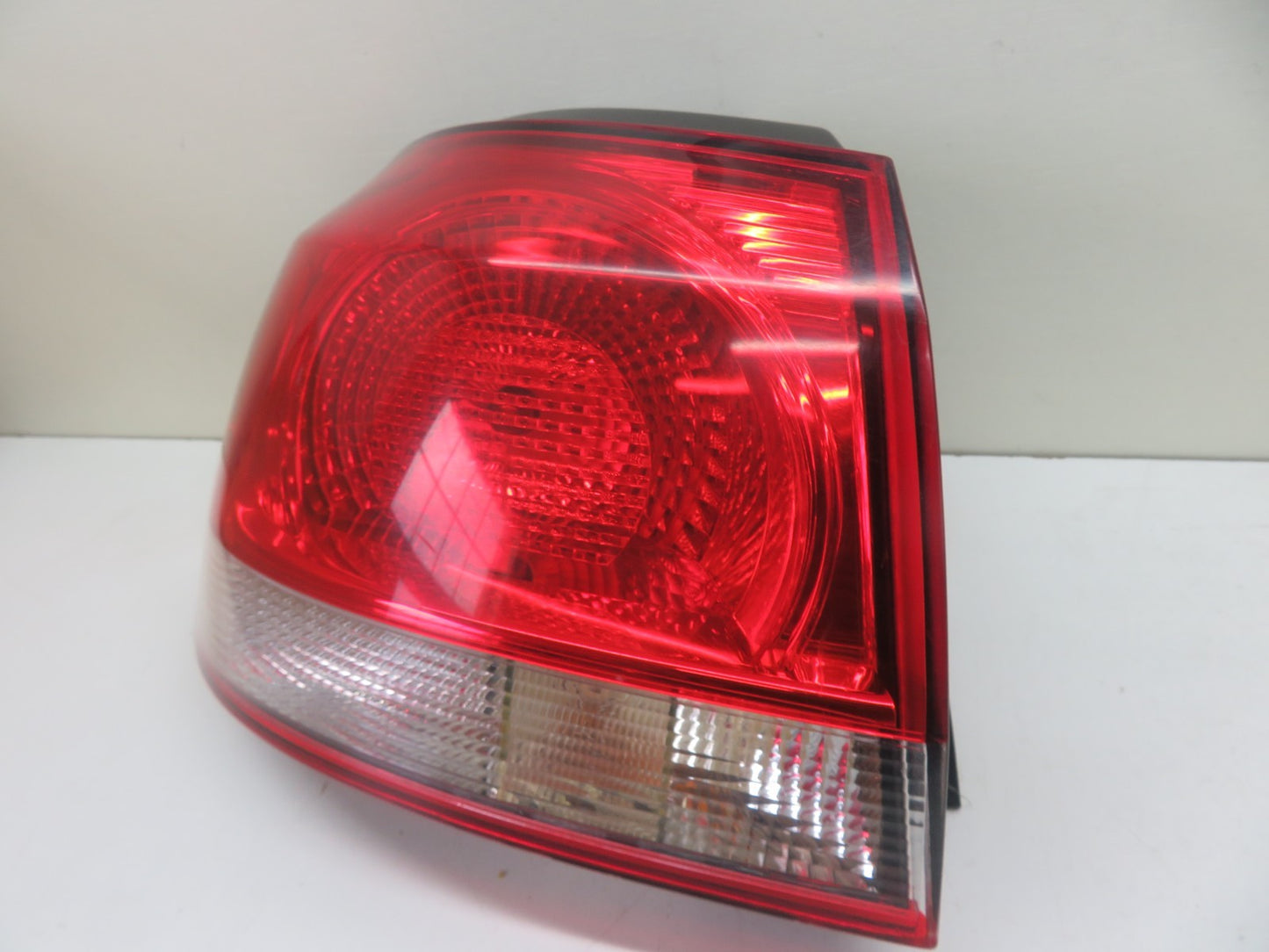 VW GOLF MK6 NS PASSENGER REAR TAIL LIGHT 5K0945095E 2009-2013 REF-3