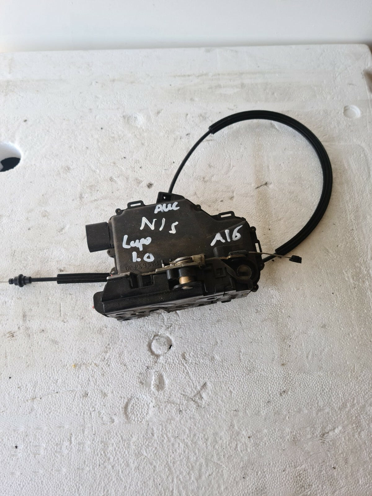 VW LUPO NS DOOR LOCK CATCH 1998-2005 A16