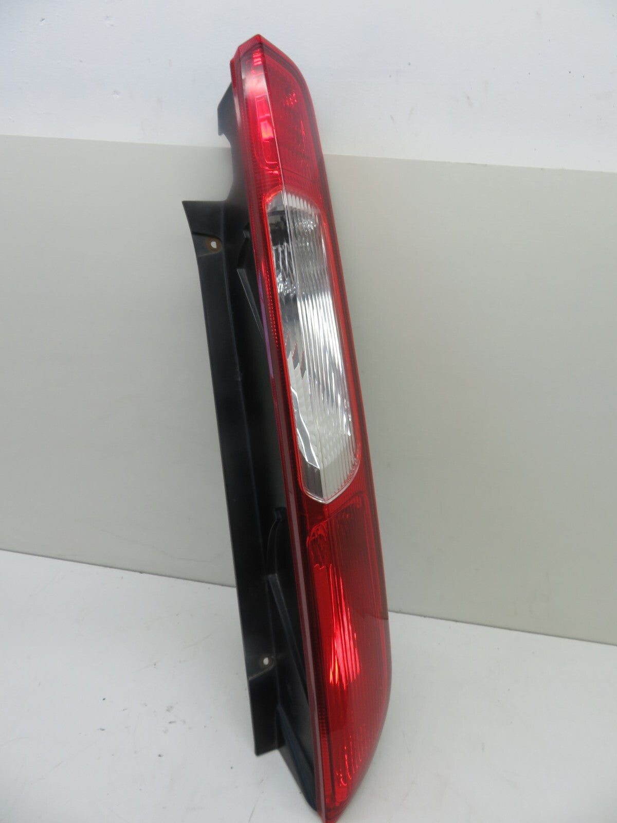 FORD FOCUS ST REAR OS DRIVER REAR TAIL LIGHT 2006-2010