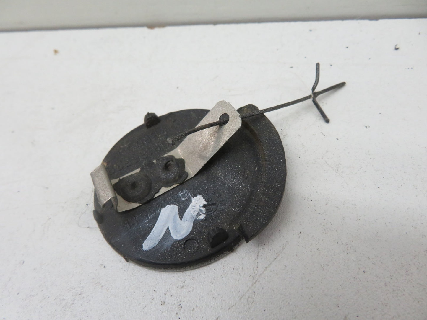 VAUXHALL MERIVA REAR BUMPER TOW EYE COVER 468348511 2003-2010 1516-2