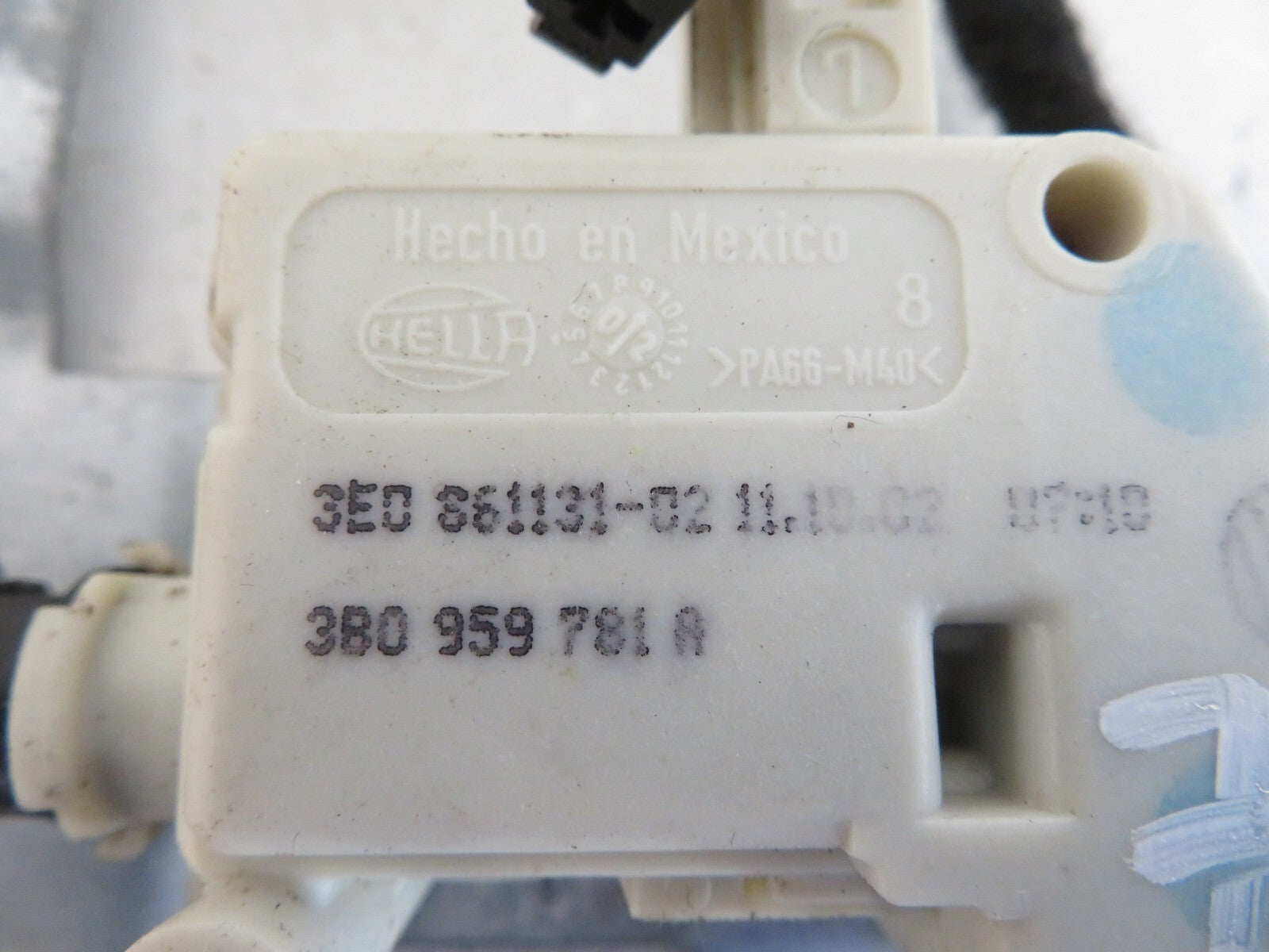 VOLKSWAGEN VW BEETLE FUEL FLAP ACTUATOR 3B0959781A 1999-2005 1641-7