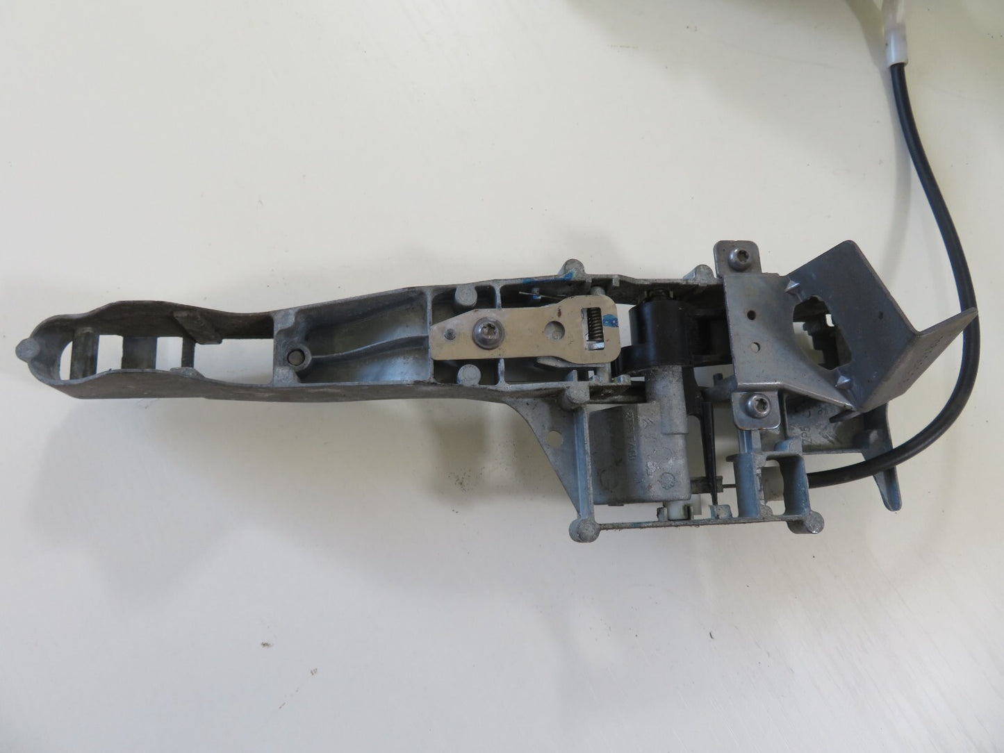 PEUGEOT 308 NSF DOOR LOCK CATCH 2007-2013 1410-2