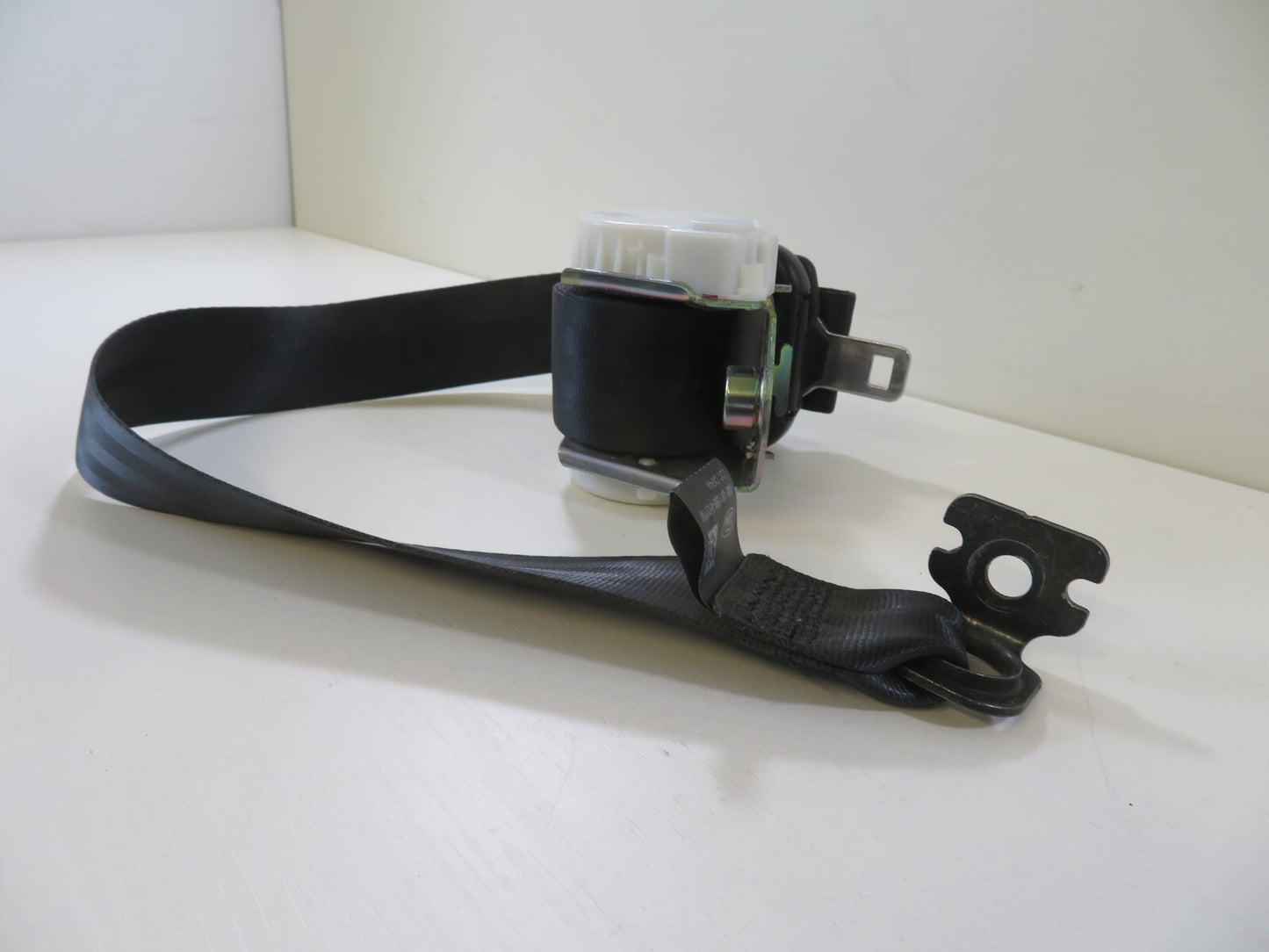 FORD C MAX GRAND 2RD ROW MIDDLE SEAT BELT AM51-U611B68-AH3YYW 2011-2015 1037-4