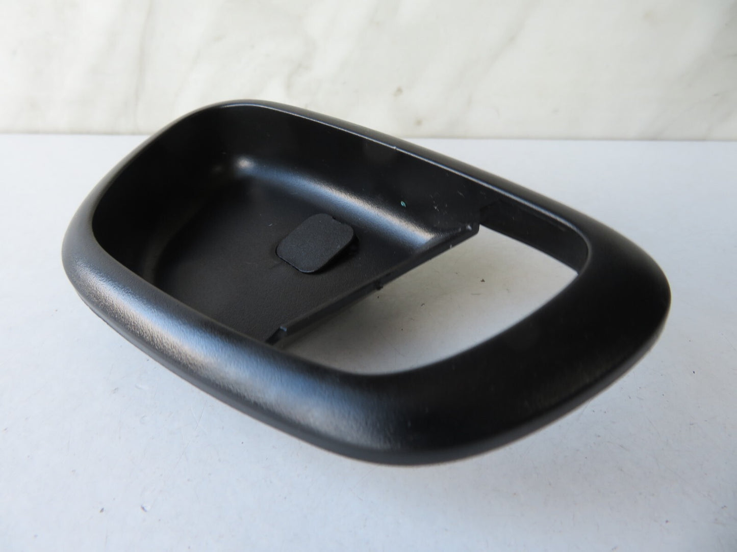 HYUNDAI I10 OSR INTERIOR DOOR HANDLE TRIM 2010-2012 A0924-9