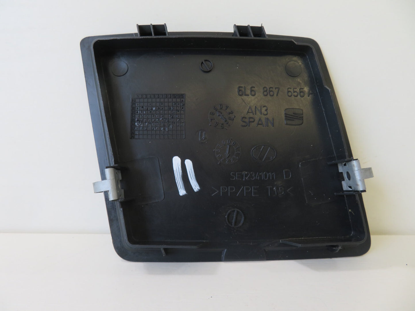 SEAT IBIZA MK3 6L REAR LIGHT ACCESS COVER TRIM RH 6L6867656A 2002-2008 2018-11