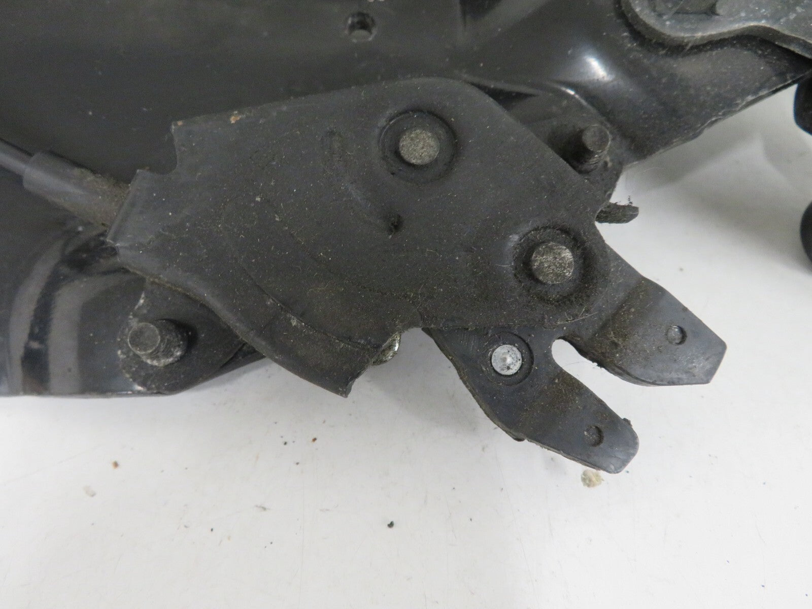 MAZDA 5 MPV OSR SLIDING DOOR HINGE BOTTOM ROLLER 2005-2010 1520-2