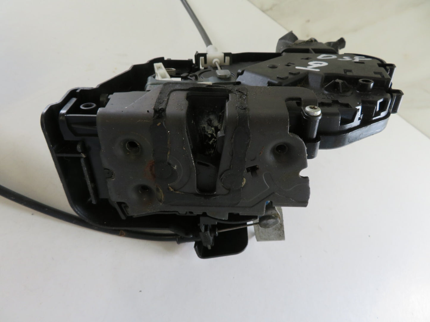 FORD FOCUS CC NS PASSENGER DOOR LOCK CATCH 6N4A-L21813-CB 2006-2010 A1114-9