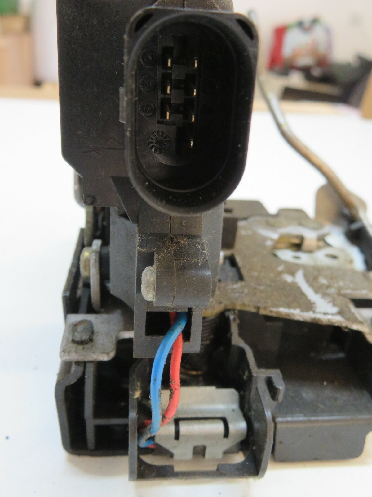 AUDI A6 C5 ALL ROAD NSR DOOR LOCK CATCH 4B0839015G 1998-2003 REFB5-2