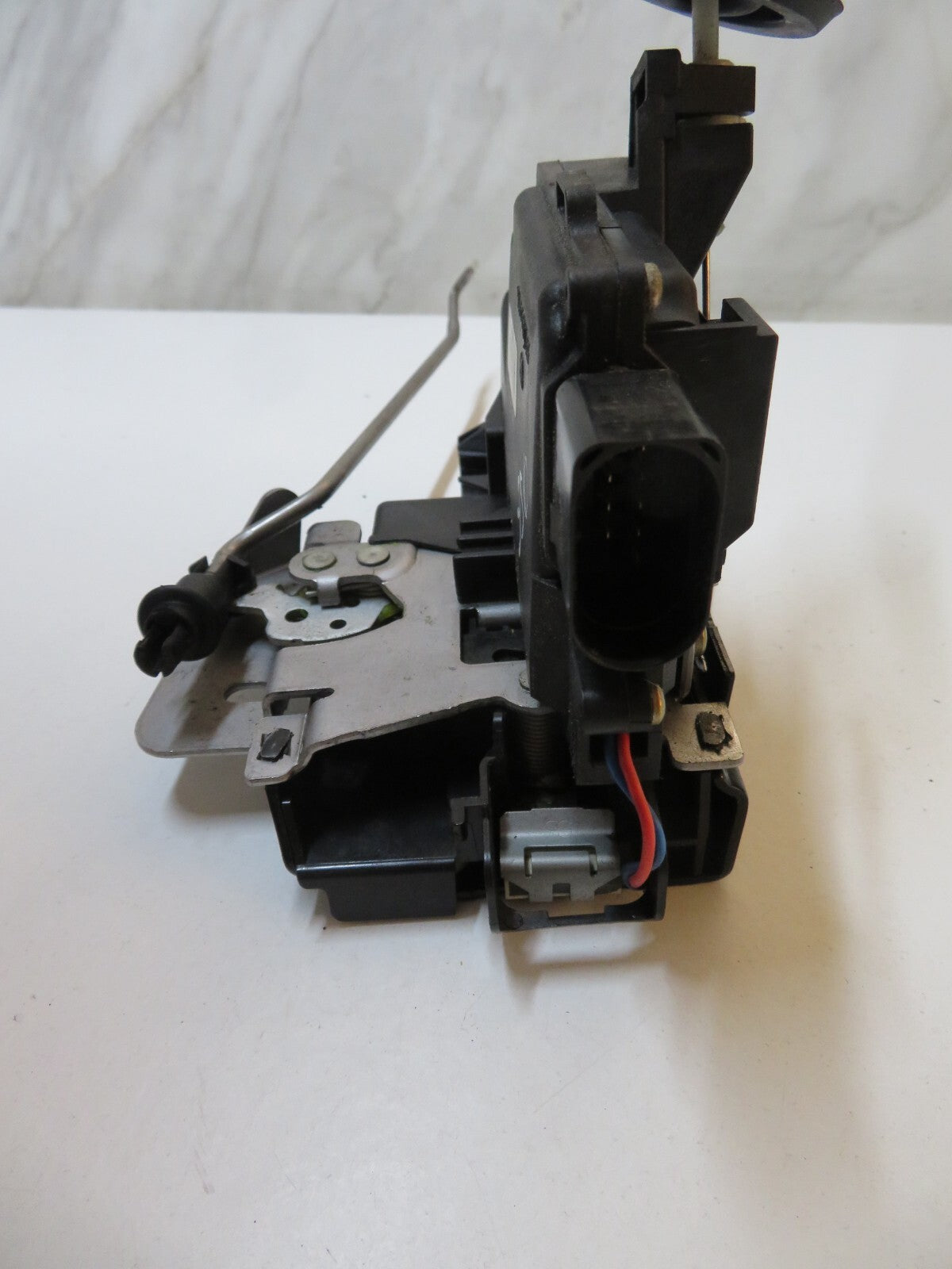 AUDI A4 B6 AVANT OSF DOOR LOCK CATCH 2001-2006 AMS4