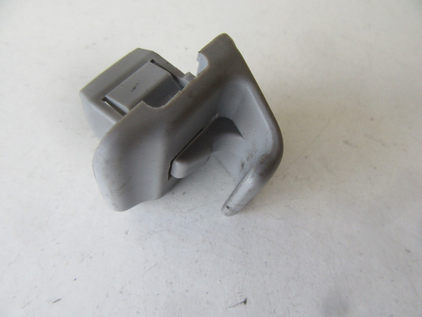 DAIHATSU YRV SUN VISOR CLIP 2000-2005 HW03