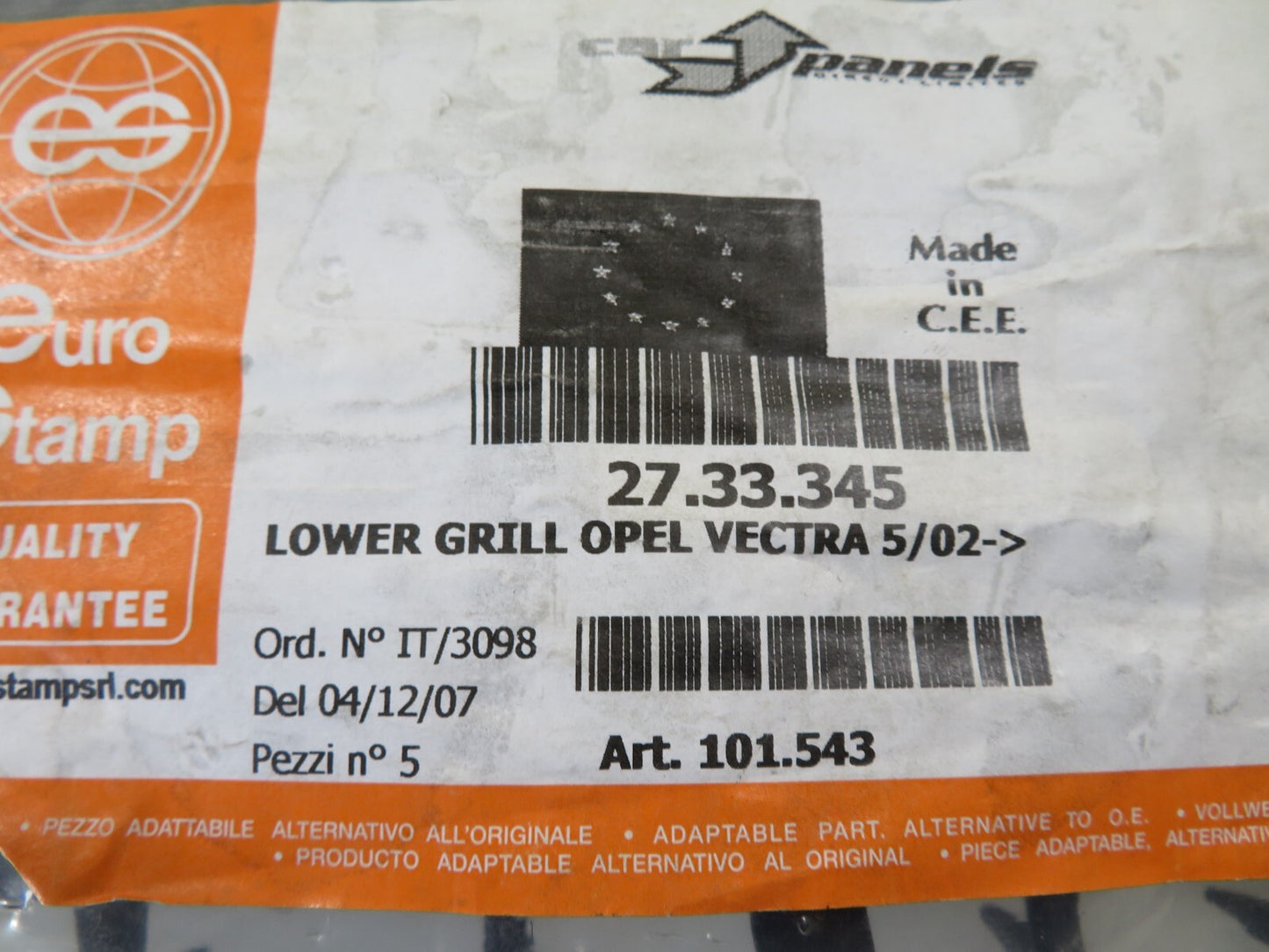 FRONT GRILLE FOR VAUXHALL VECTRA FOR YEARS 2002-2005