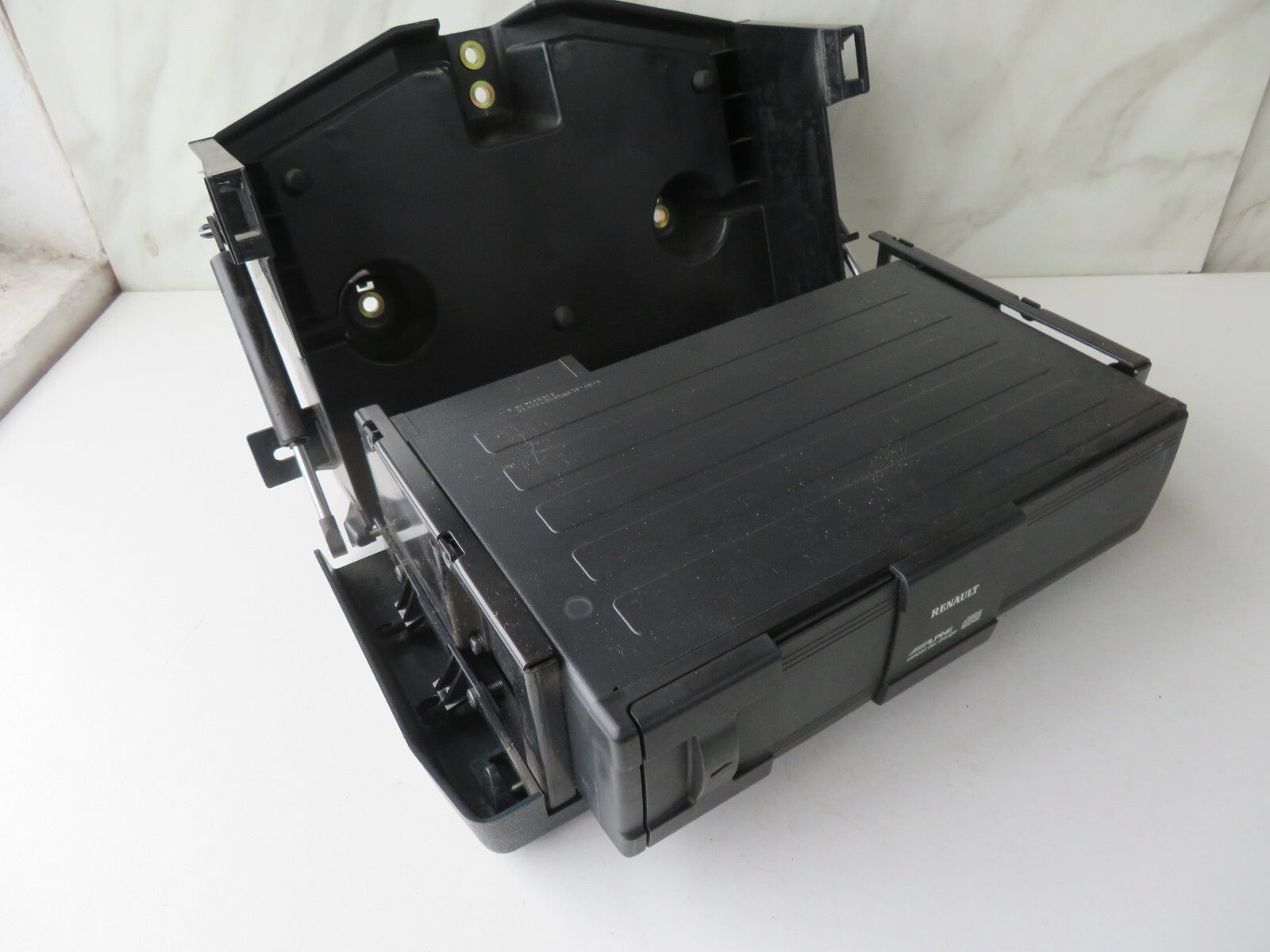 RENAULT MEGANE MK1 CD CHANGER 8200002656A 1999-2002 A1117-4