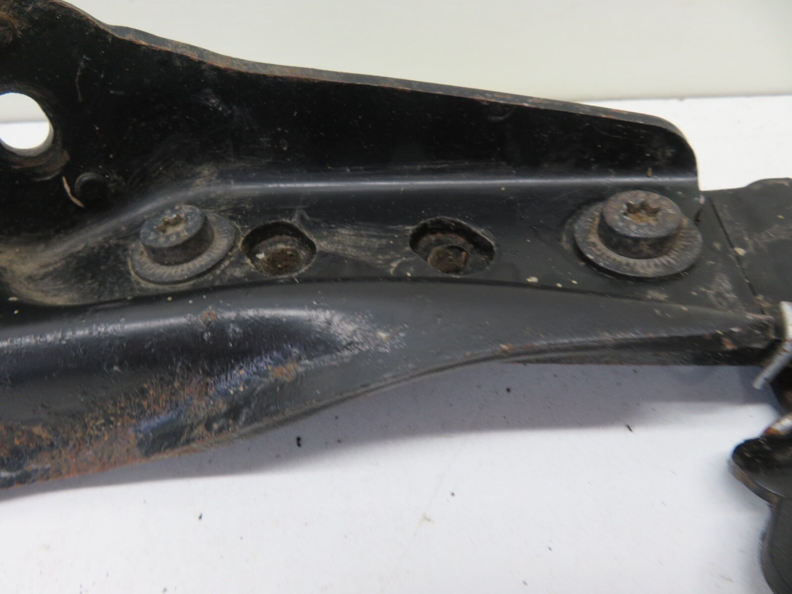 PEUGEOT BIPPER NS SLIDING DOOR BOTTOM ROLLER HINGE 2008-2015 1734-14