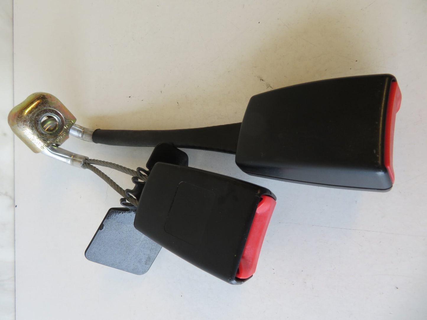 VOLKSWAGEN VW PASSAT B5.5 REAR SEAT BELT BUCKLES 3B0857739C 01-05 AMS1348