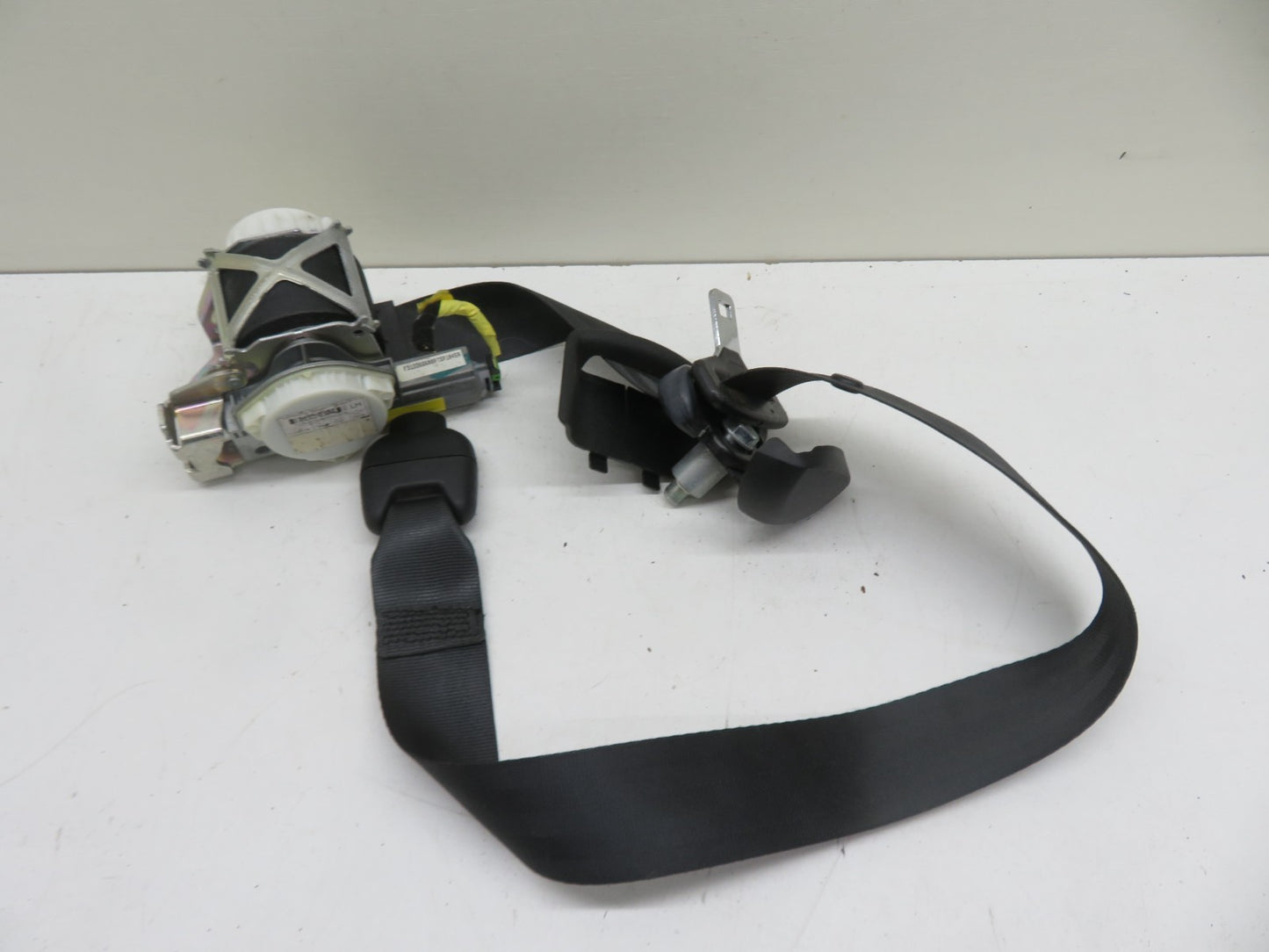 FIAT 500 NSF PASSENGER SEAT BELT 2007-2012 1854-9