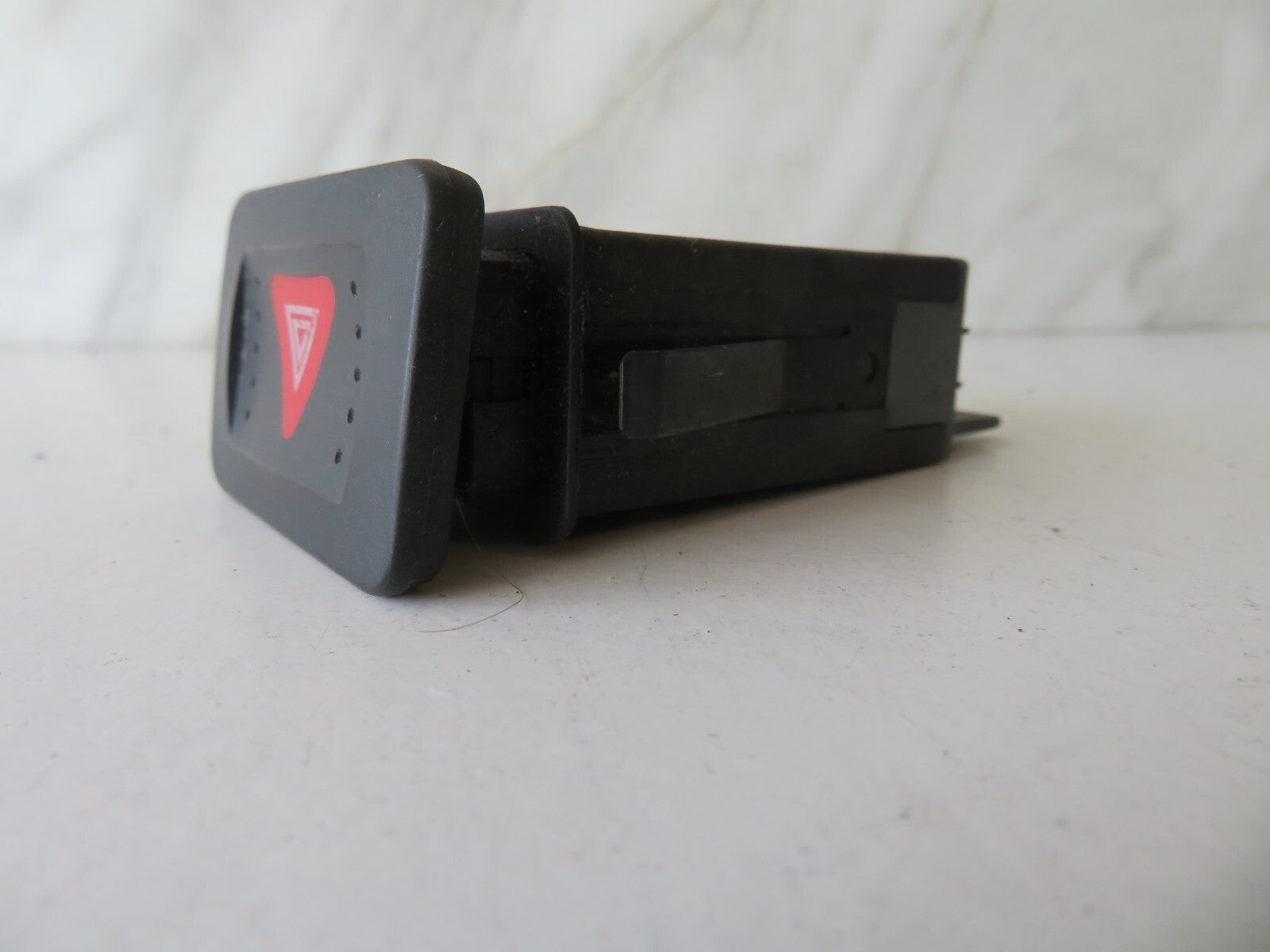 AUDI A3 8P HAZARD SWITCH 1J0 953 235 C 2003-2008 AMS1417