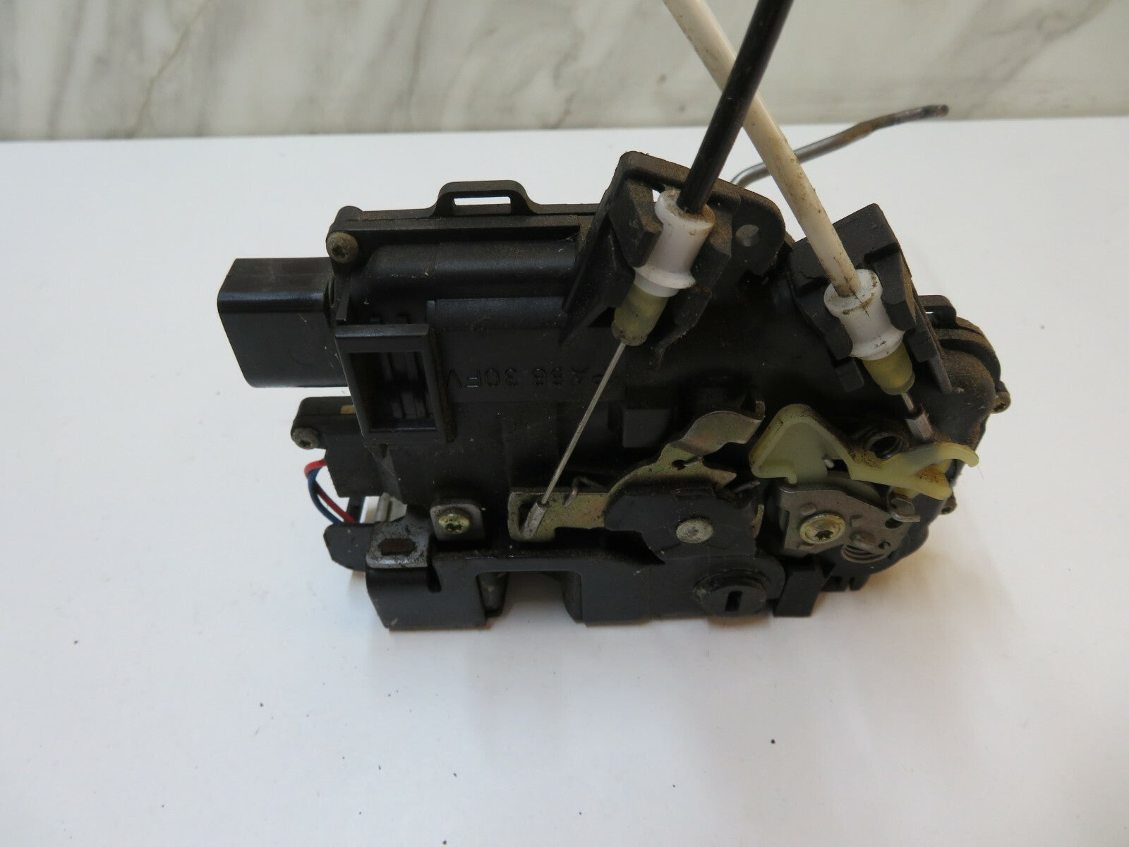 AUDI A6 C5 ALL ROAD OSR DOOR LOCK CATCH 4B0839016G 1998-2003 REFB5-2