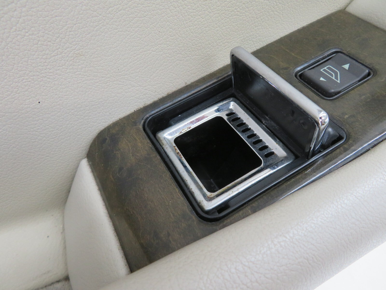 JAGUAR XJR NSR REAR PASSENGER INTERIOR DOOR PANEL WITH SPEAKER ASHTRAY 1994-2001