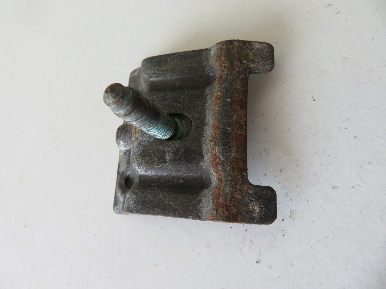 AUDI A3 8P BATTERY CLAMP AND BOLT 2003-2008 AMS1417