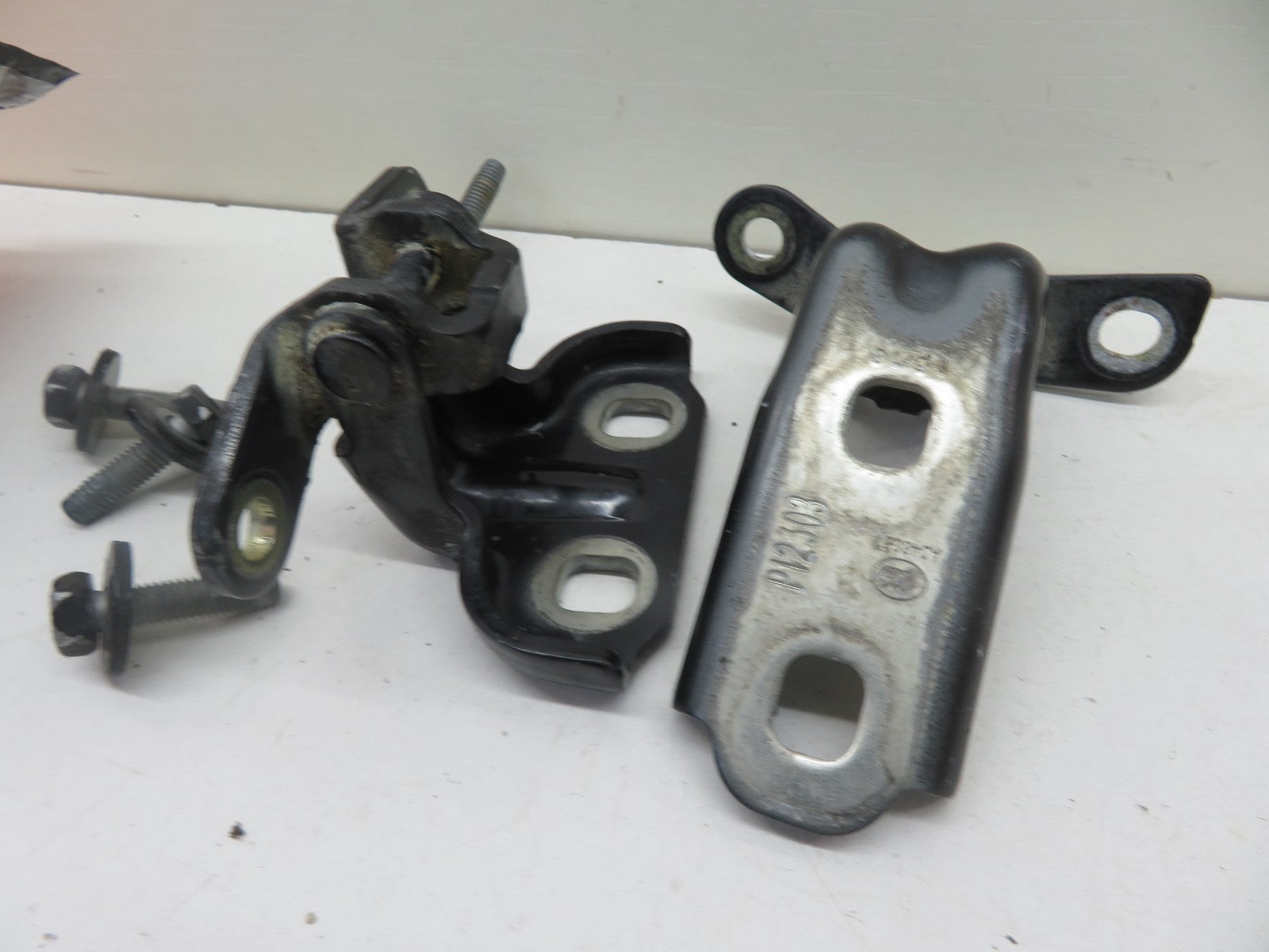 VAUXHALL MOKKA NSR REAR PASSENGER DOOR HINGES BLACK 2012-2016 1739-16