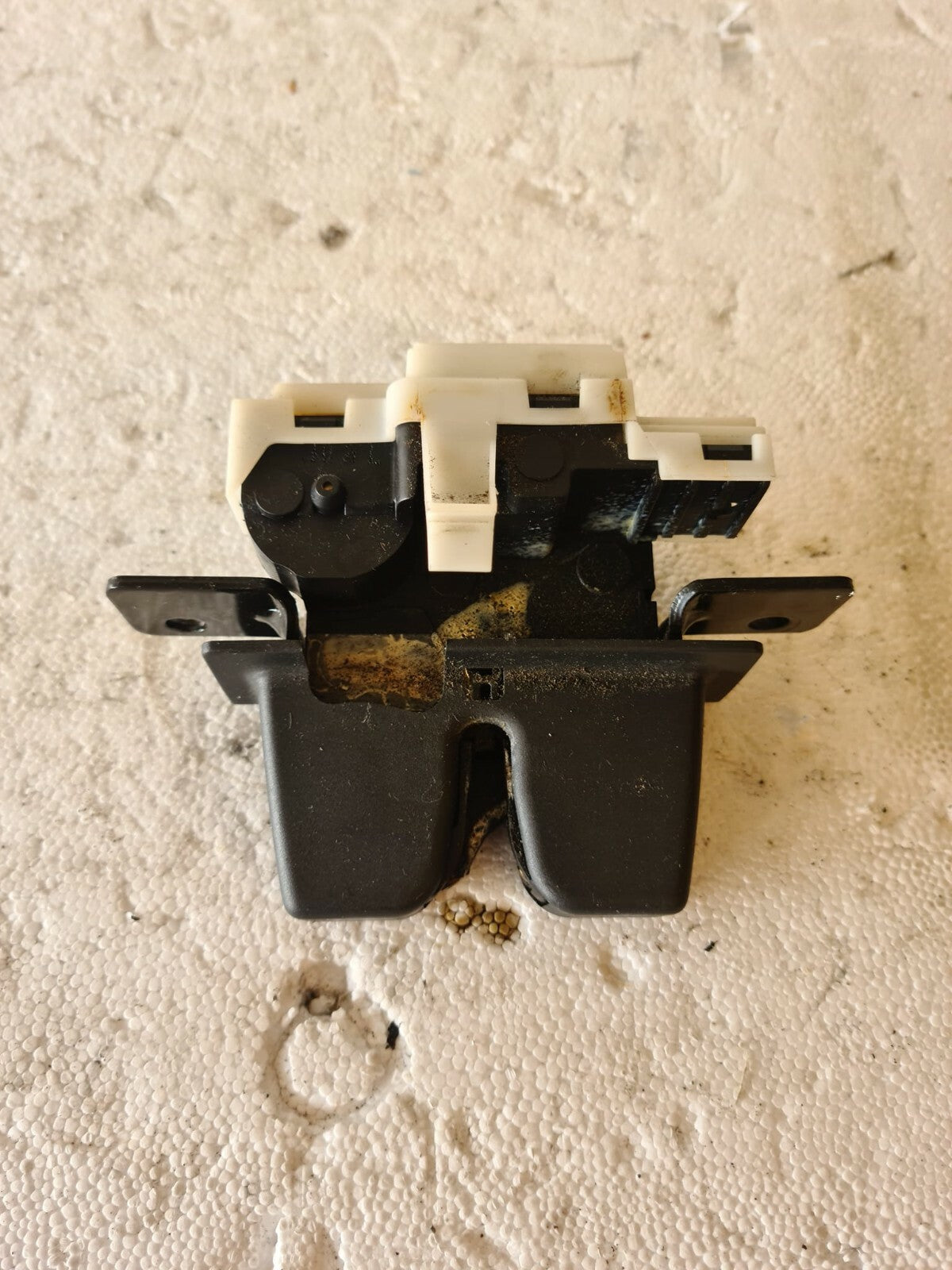 RENAULT MEGANE TAILGATE BOOT LOCK CATCH  2003-2006