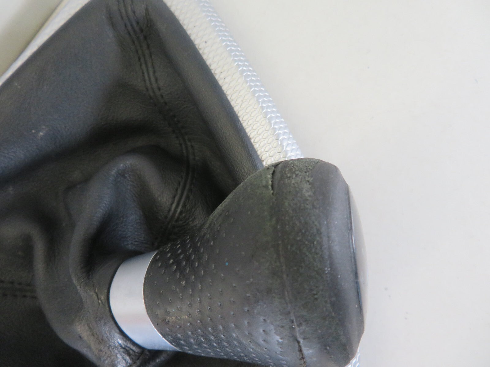 BMW 1 SERIES E88 M SPORT GEAR GAITTOR SURROUND WITH KNOB 2007-2013 A1218-2